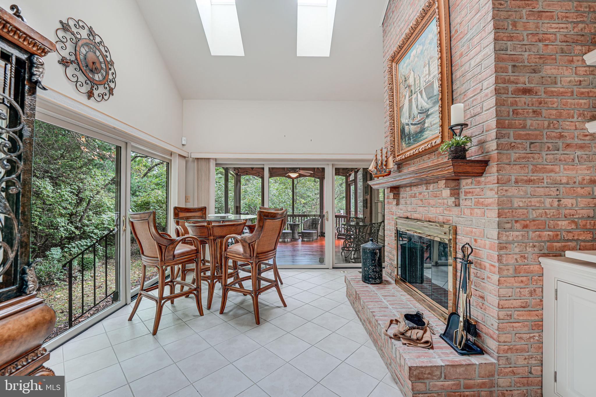 CENTURY OAK - Residential