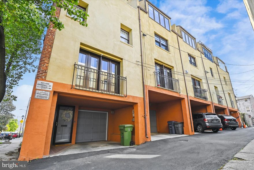 Fantastic 3-bedroom, 3.5 bath home right in the heart of Federal Hill on quiet Grindall Street. Open floor plan with a recent, fully updated kitchen. Stunning views - some of the best in the city - in all directions from the roof deck, including a view of the Inner Harbor/water, stadiums, and city skyline. Since it is one of the higher points in Federal Hill, views are completely unobstructed, which is incredibly unique - no power lines, other decks, etc. TWO car parking spaces, including one garage space. Condo fee covers water and maintenance of the shared alley where the parking is located.