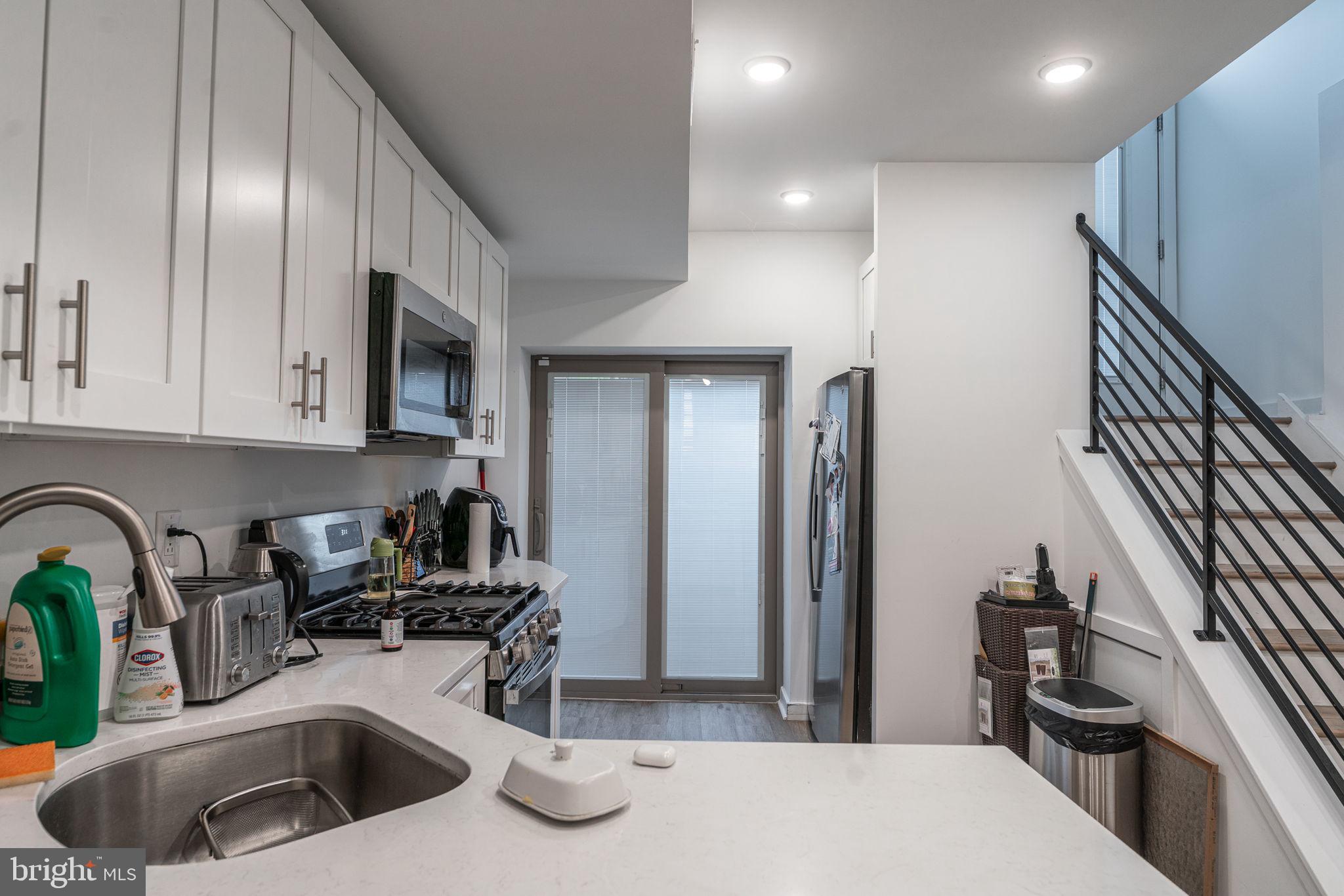 POINT BREEZE - Residential Income