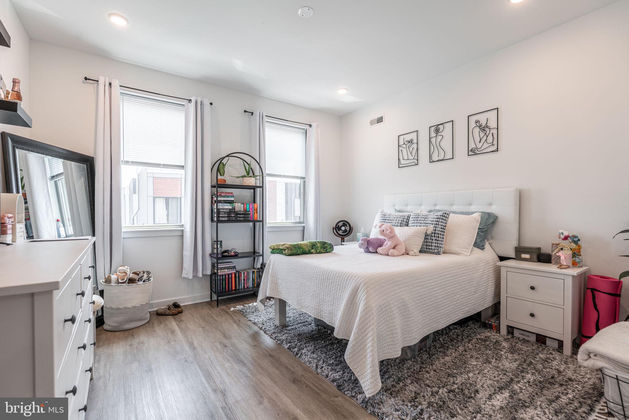 POINT BREEZE - Residential Income