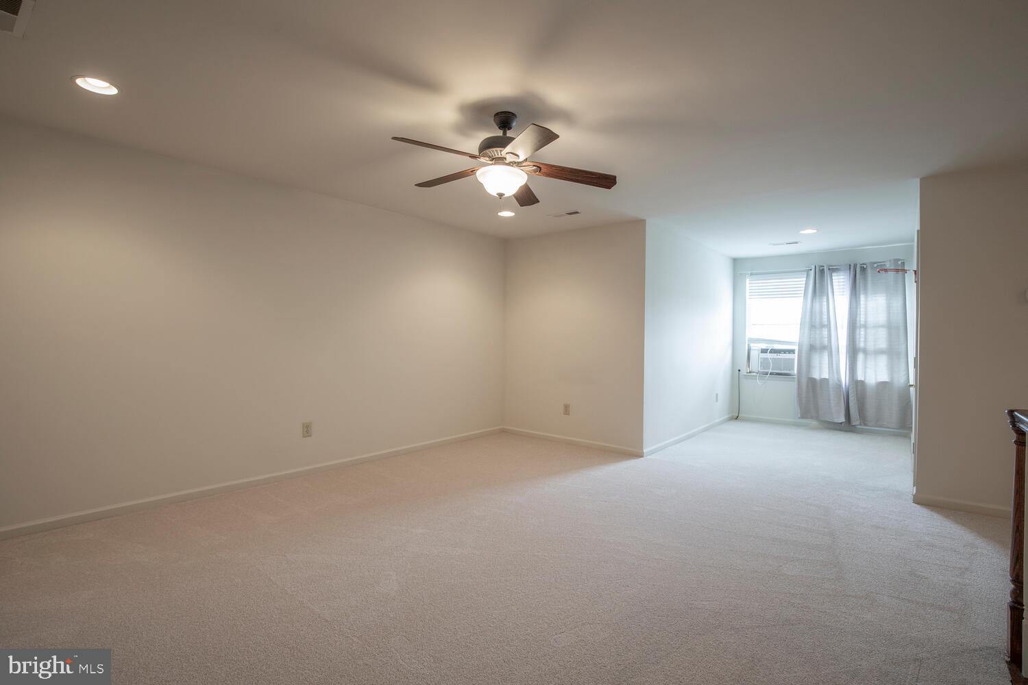 OXFORD LANE - Residential