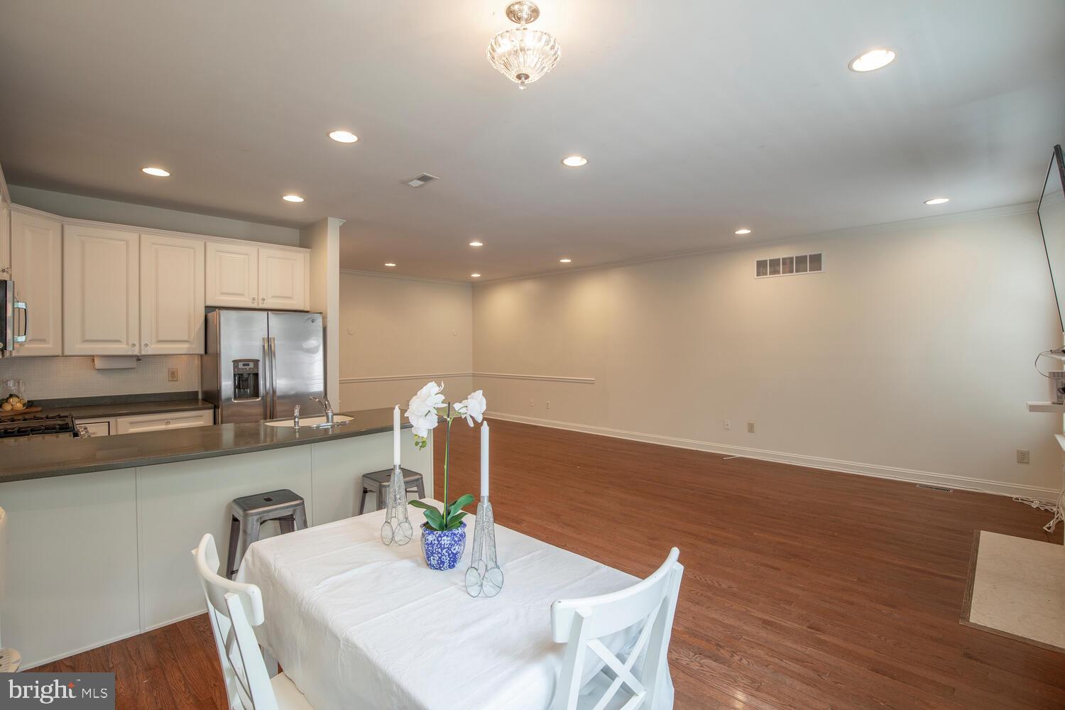 OXFORD LANE - Residential