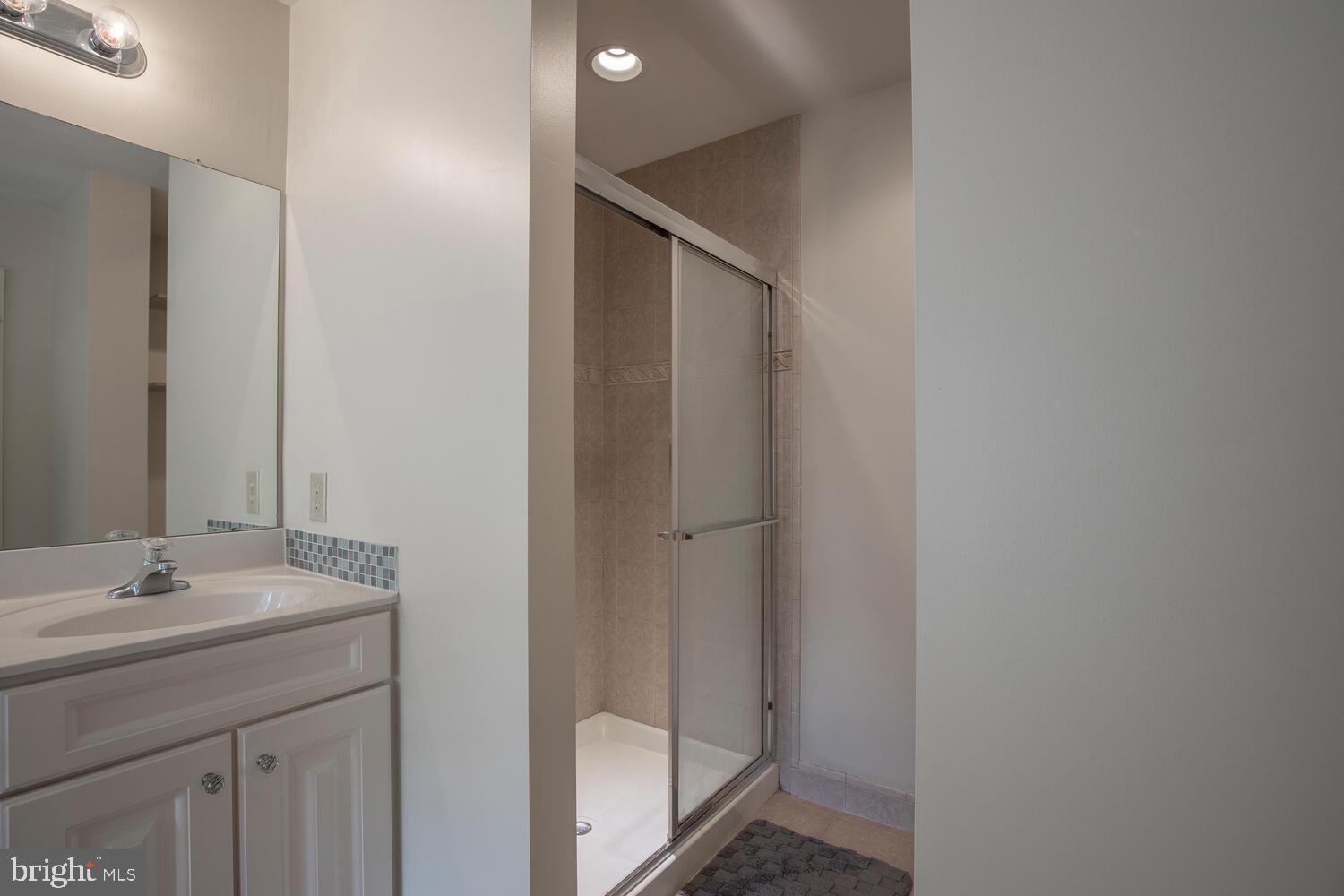 OXFORD LANE - Residential