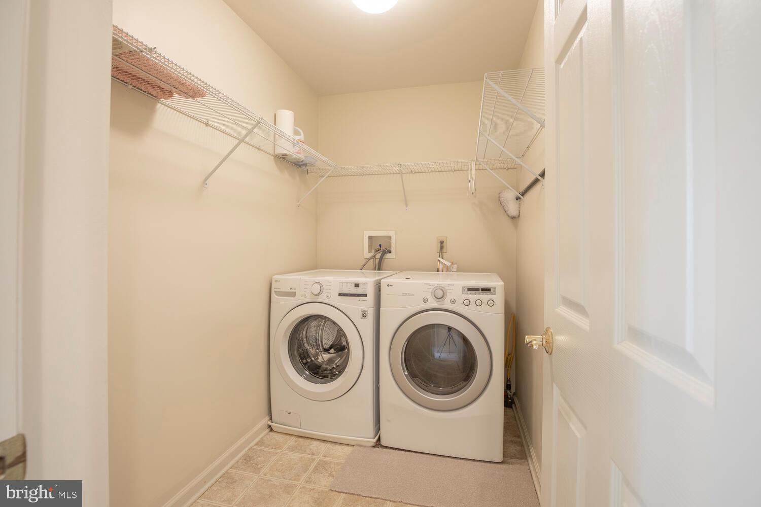 OXFORD LANE - Residential