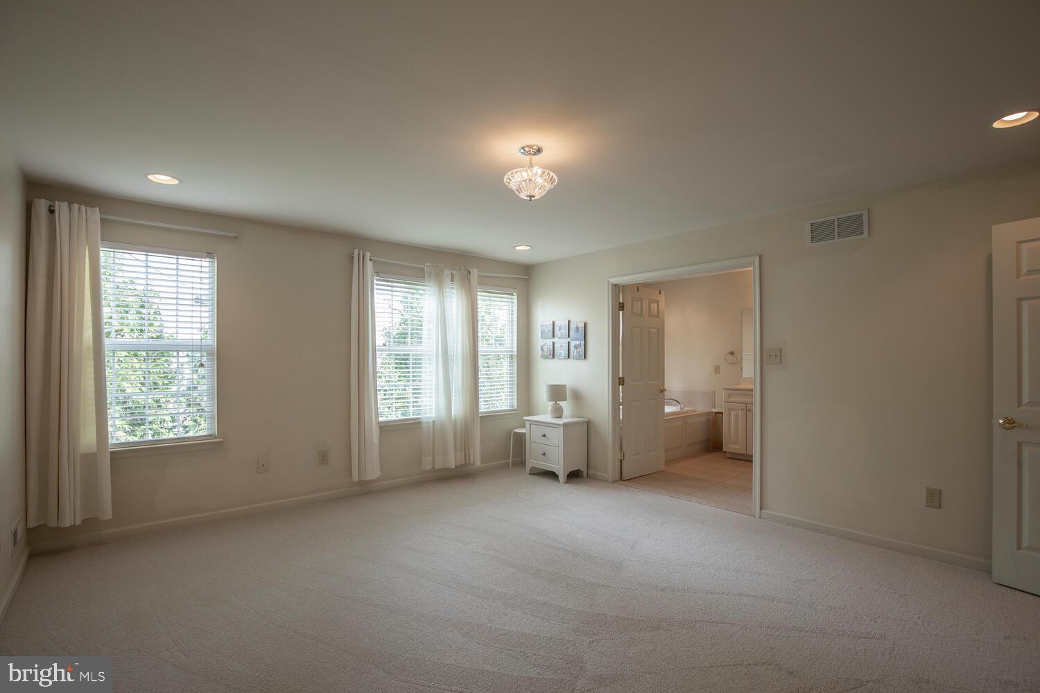 OXFORD LANE - Residential