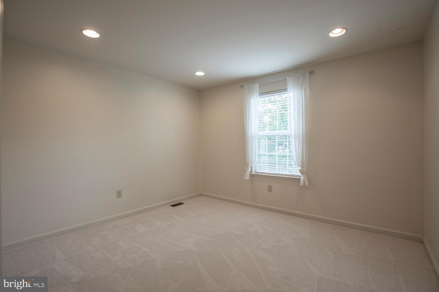 OXFORD LANE - Residential