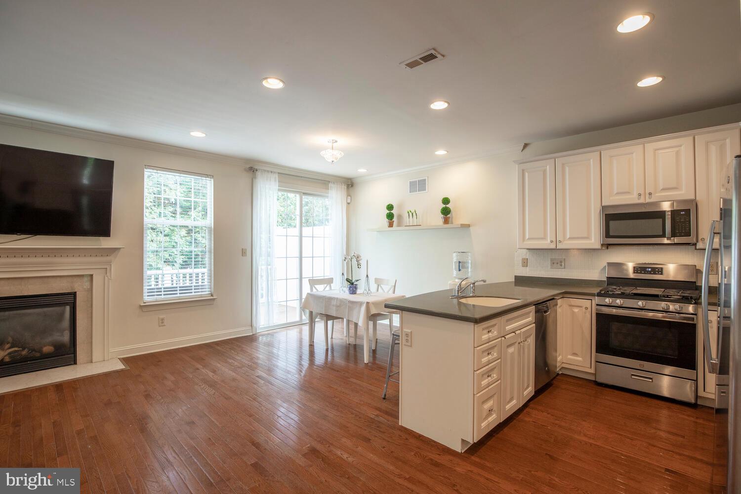 425 ELM CIRCLE