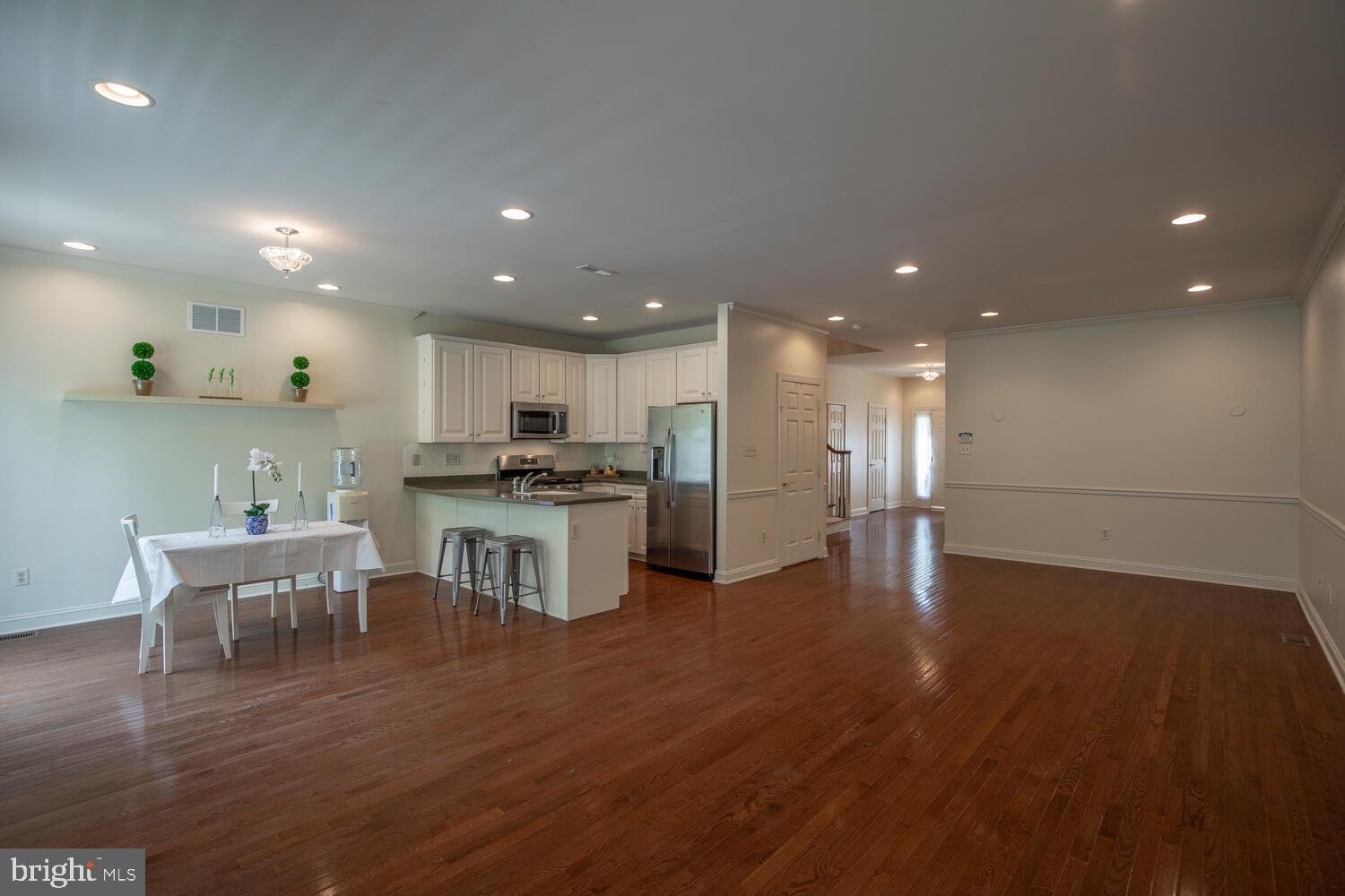 OXFORD LANE - Residential