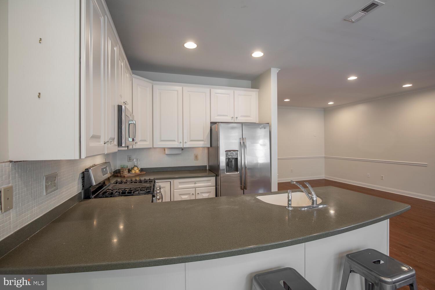 OXFORD LANE - Residential