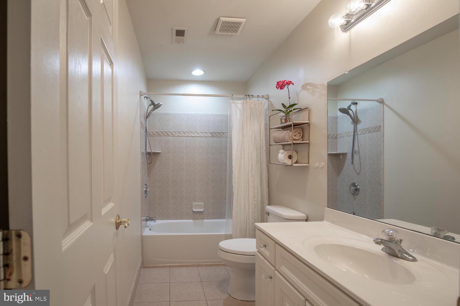 OXFORD LANE - Residential