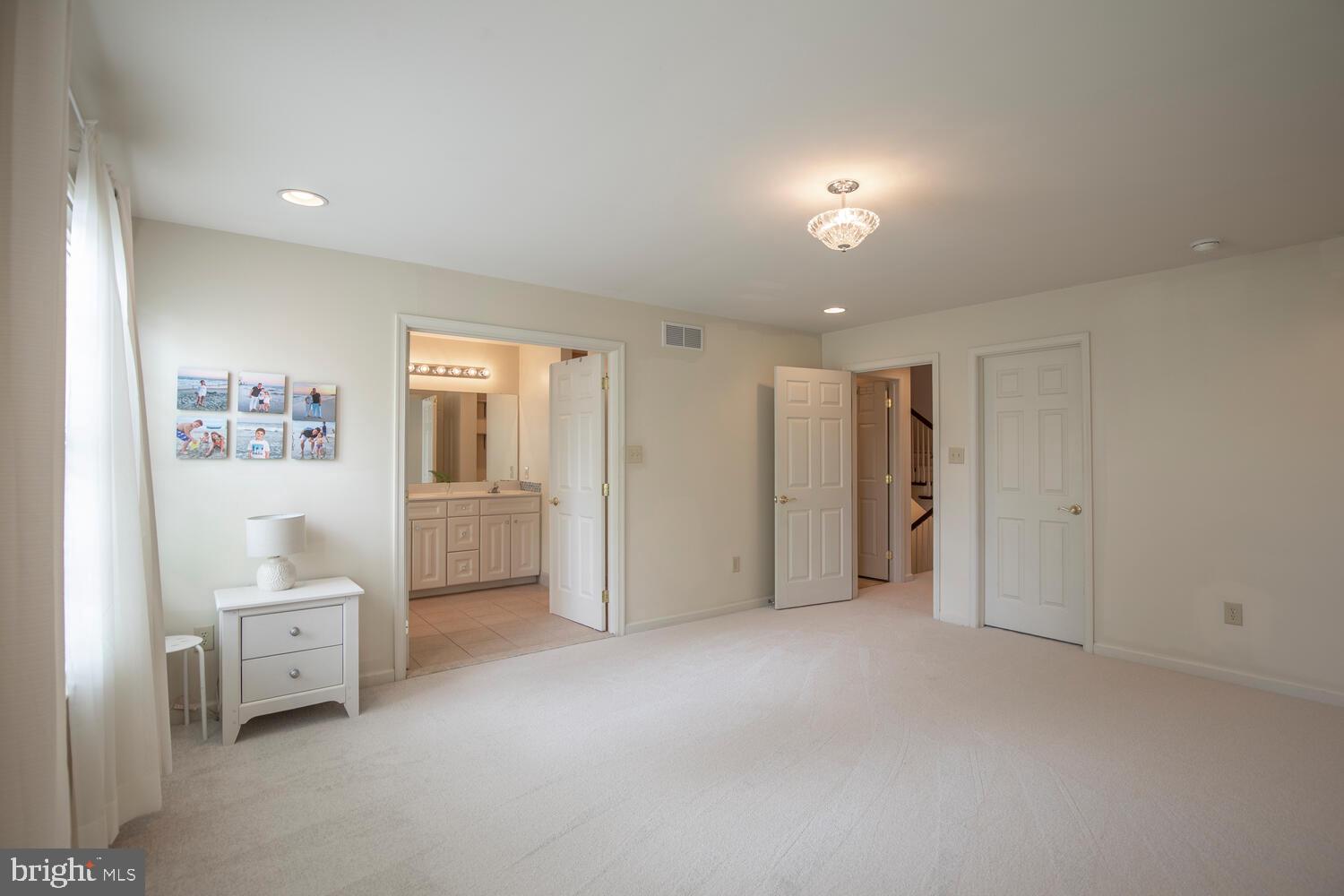 OXFORD LANE - Residential