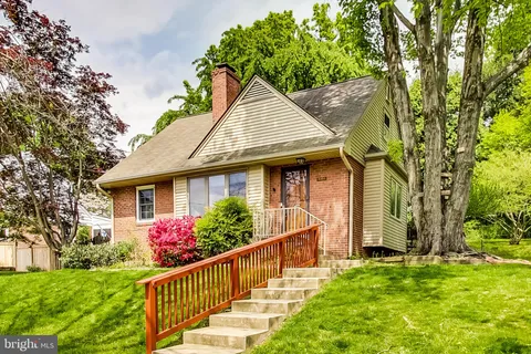 4709 Edgefield Road, Bethesda, MD MLS: MDMC2178194