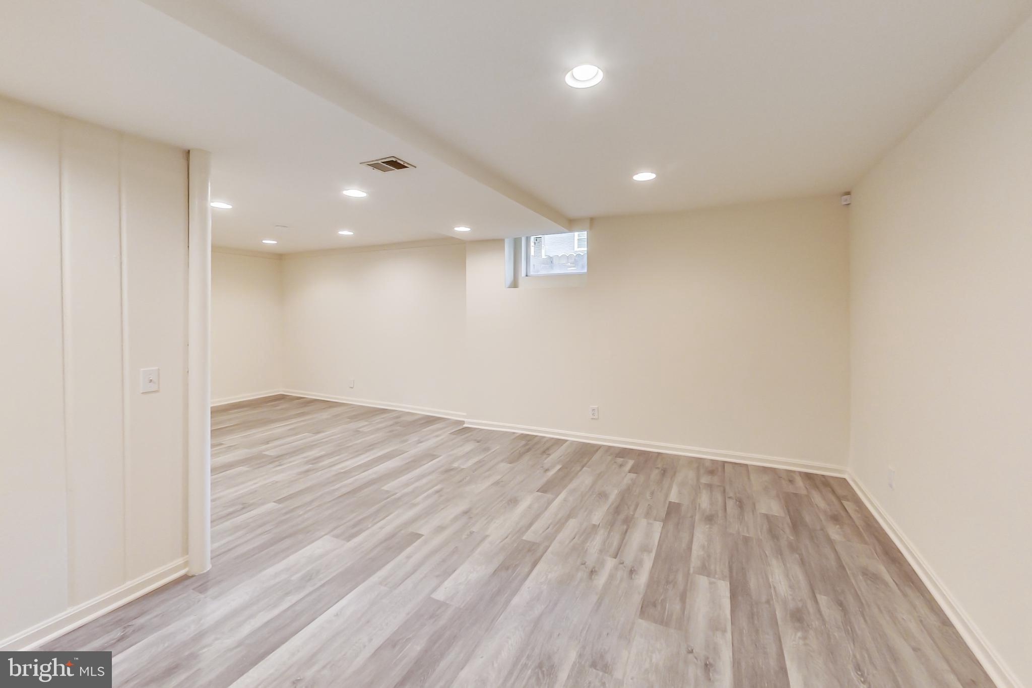 PARKWOOD - Residential Lease