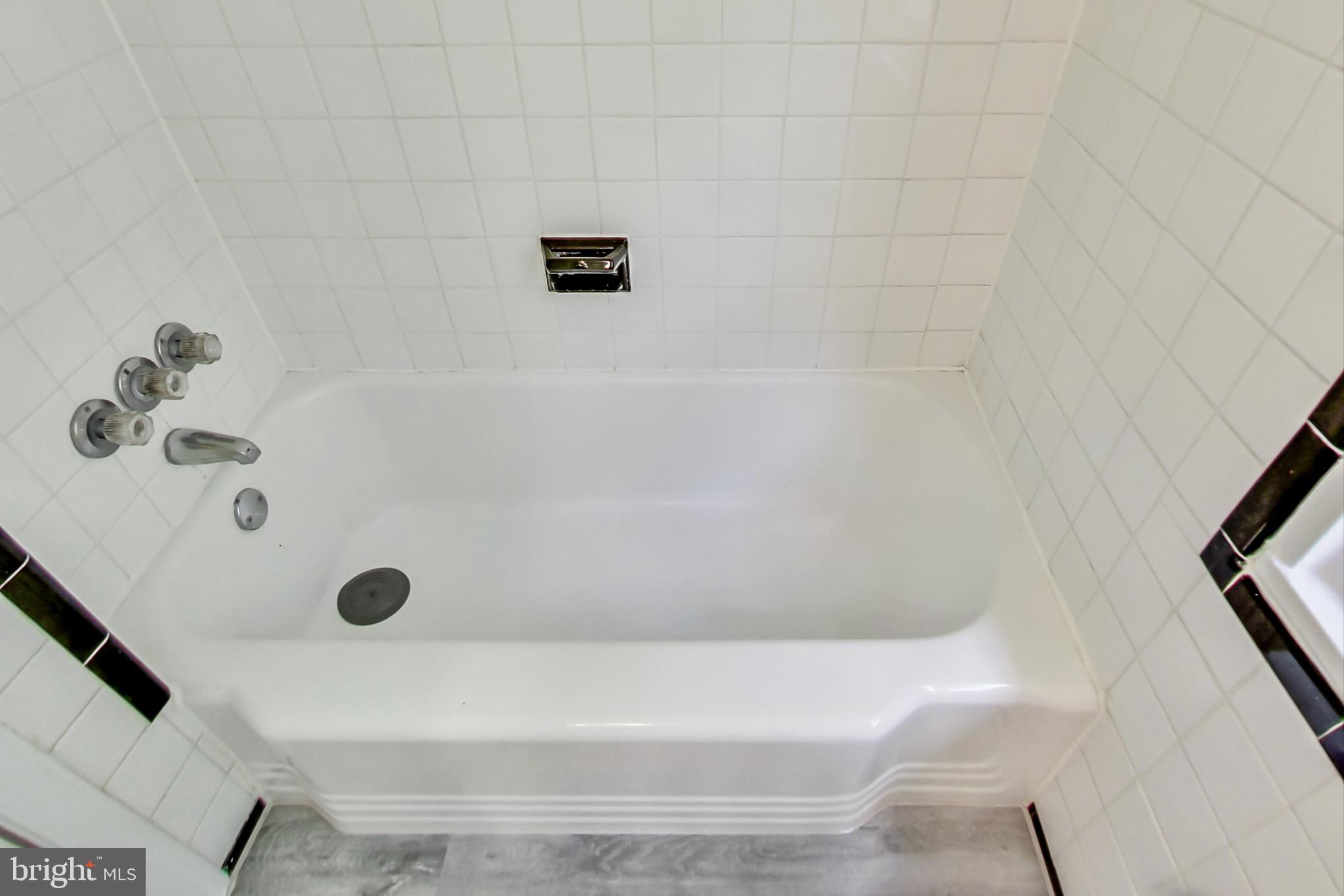 PARKWOOD - Residential Lease