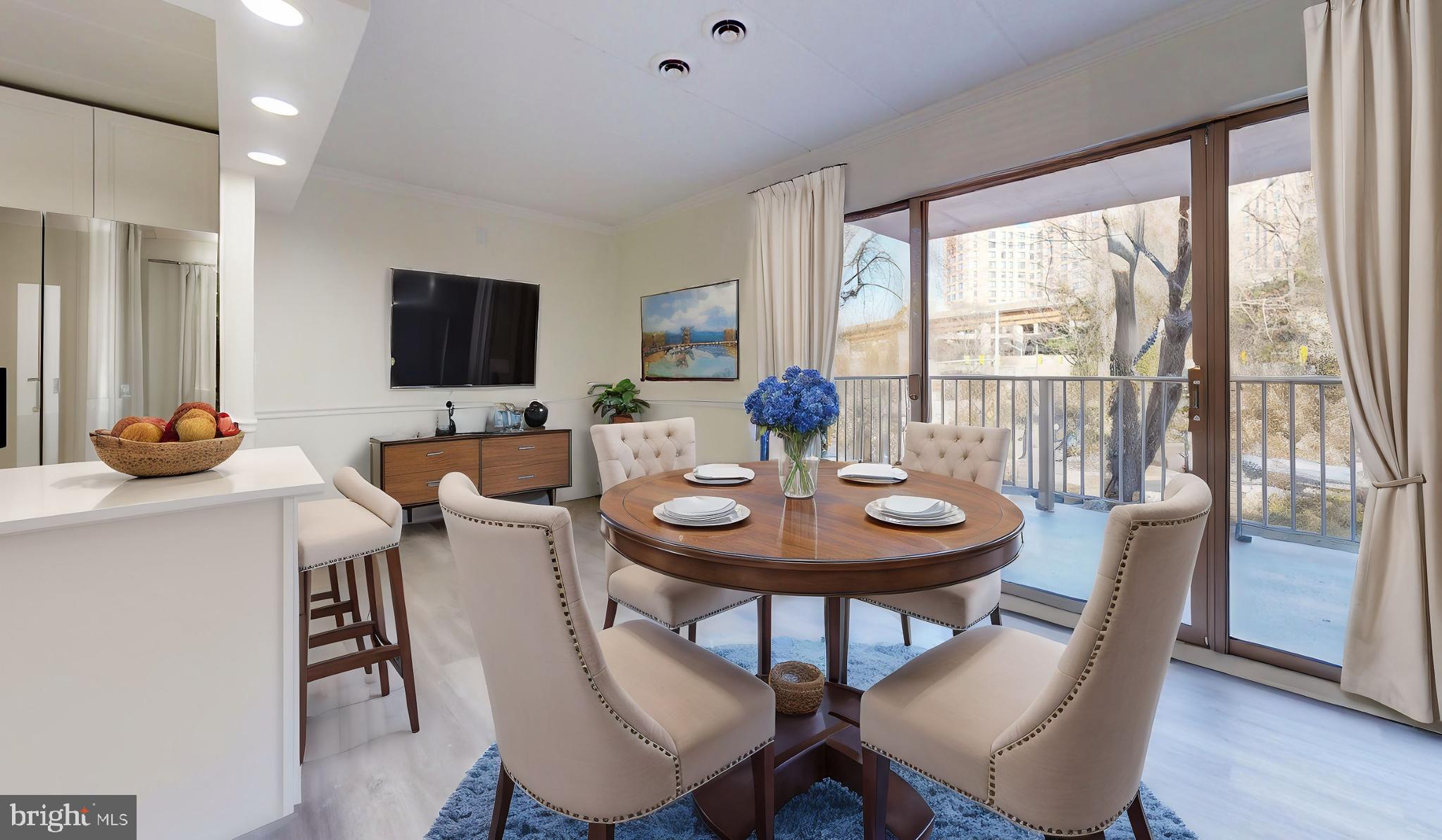 HUNTINGTON CLUB - Residential