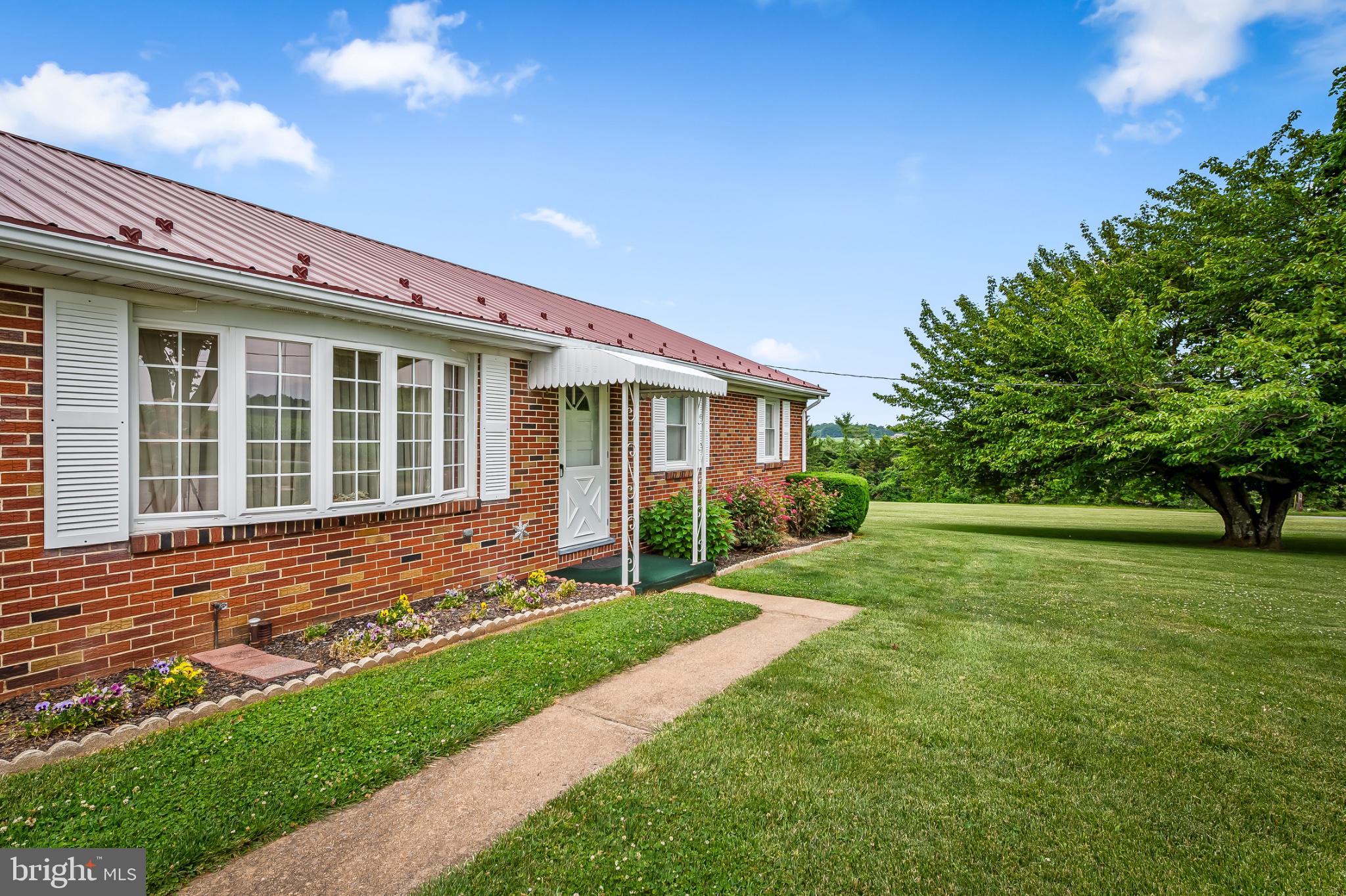 2104 and 2100 PETERMAN ROAD
