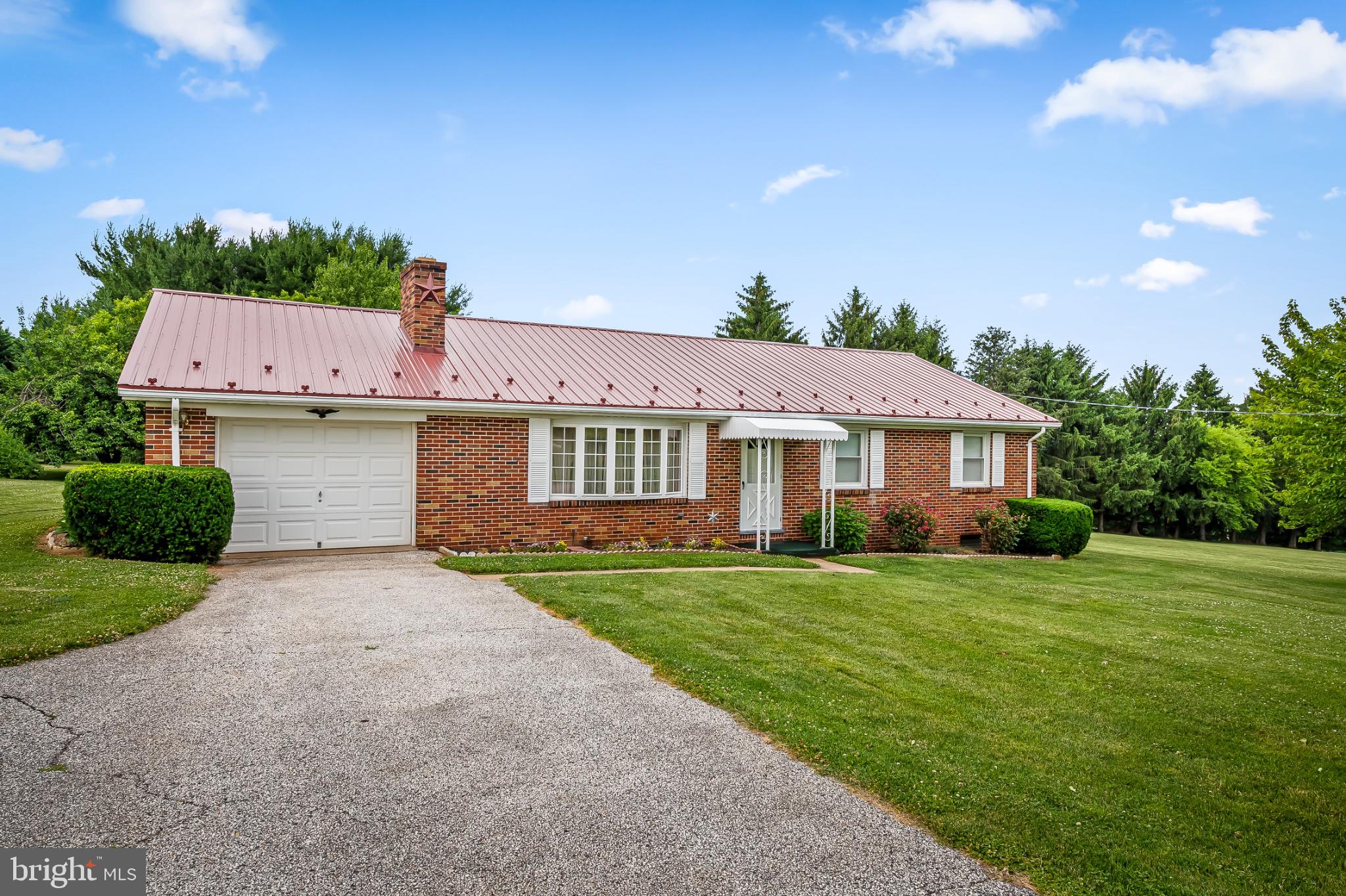 2104 and 2100 PETERMAN ROAD