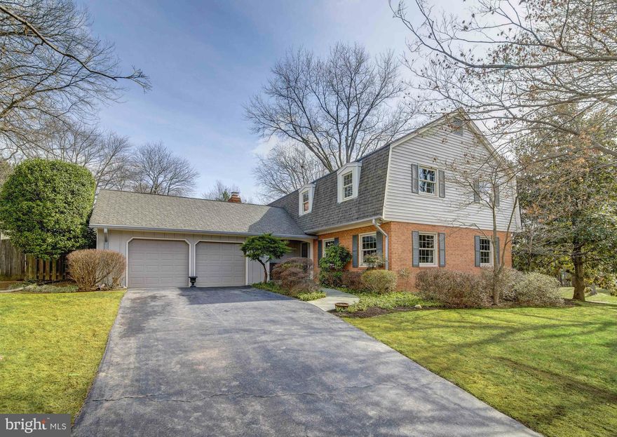 OPEN SUN Feb 21 2:00-4pm MCLEAN HAMLET  GORGEOUS!*BEST PRICED REMODELED COLONIAL IN MCLEAN! * $50k+IN QUALITY UPGRADES! Larger Home in McLean Hamlet!*5 Spacious BR's upstairs.*REMODELED TOP TO BOTTOM!  *NEW Kitchen, New Baths! Main Level Family Room, Plus Finished Basement! Great Floor Plan! Fully fenced landscaped .34 acre yard! *Langley HS! Fantastic Location!  Near 2 METRO Stops!