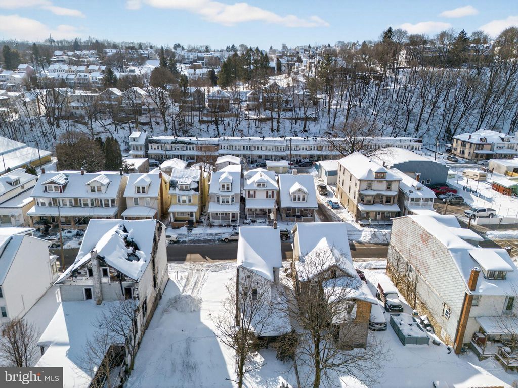 Photo of 1039 W Arch Street, COAL TOWNSHIP, PA 17866 (MLS # PANU2002968)