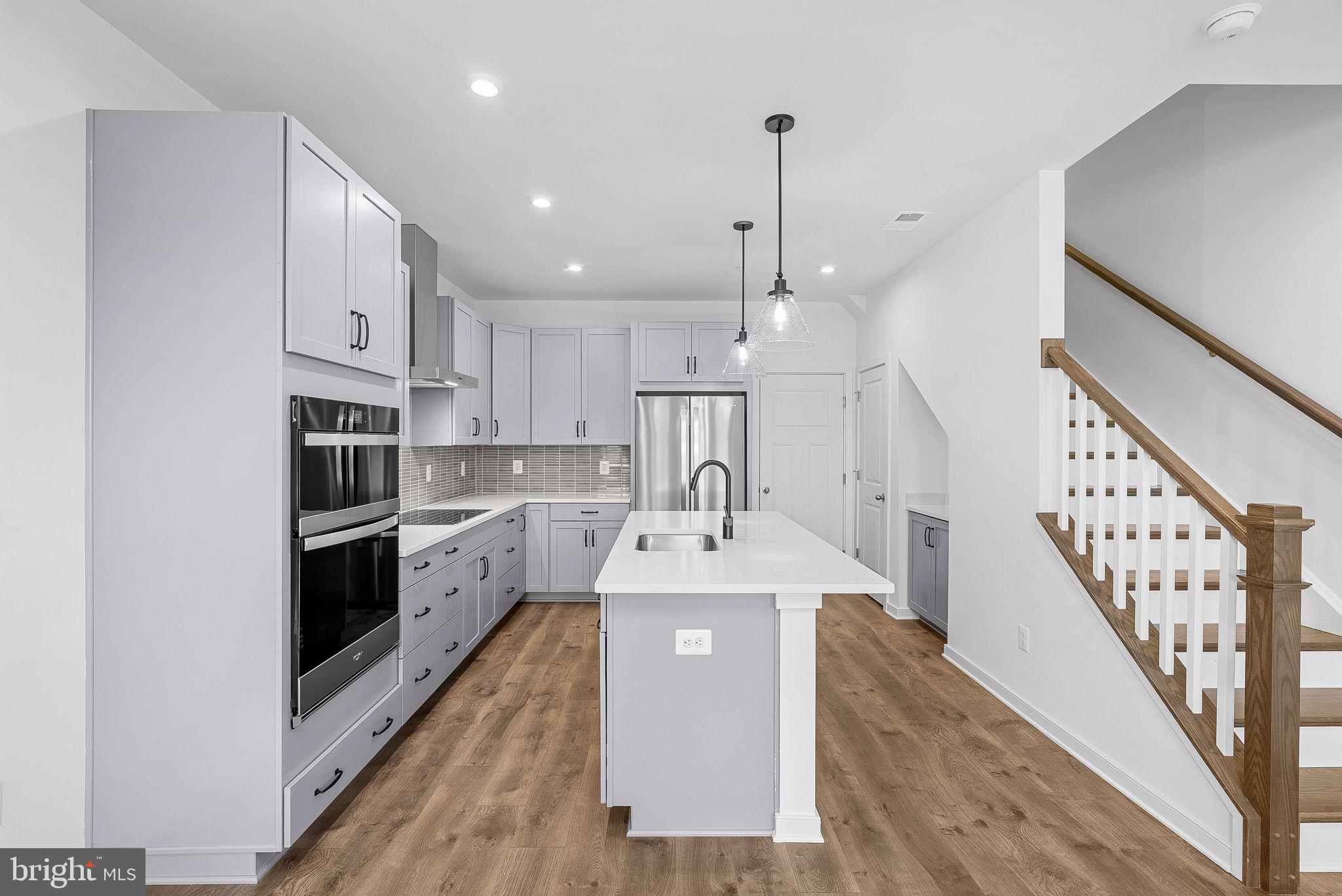 43841 VENETIAN SQUARE