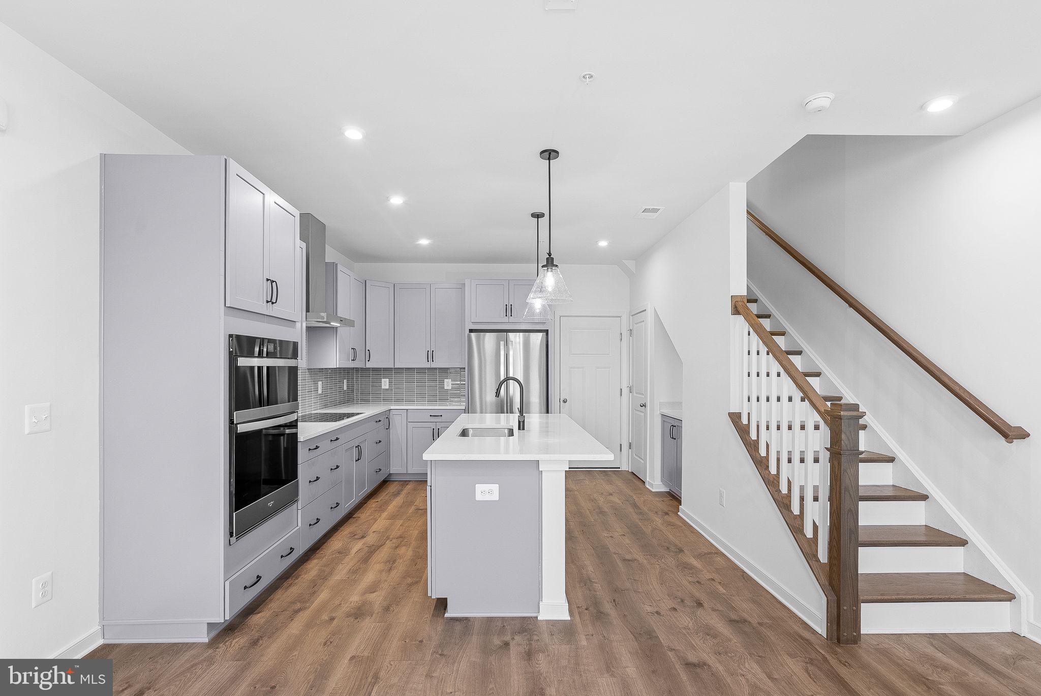 43841 VENETIAN SQUARE