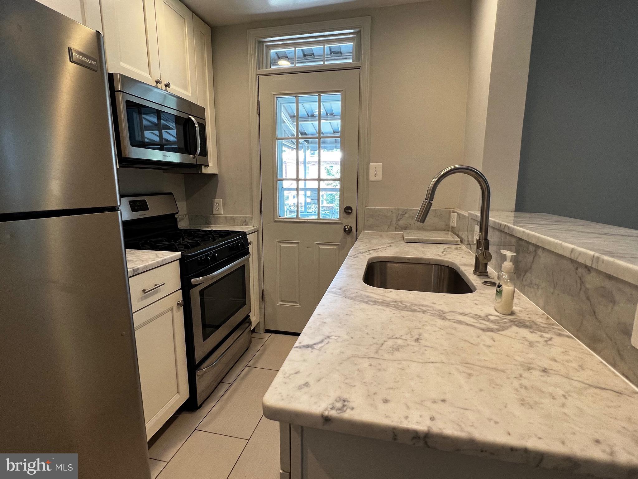 VIRGINIA SQUARE - Residential Lease