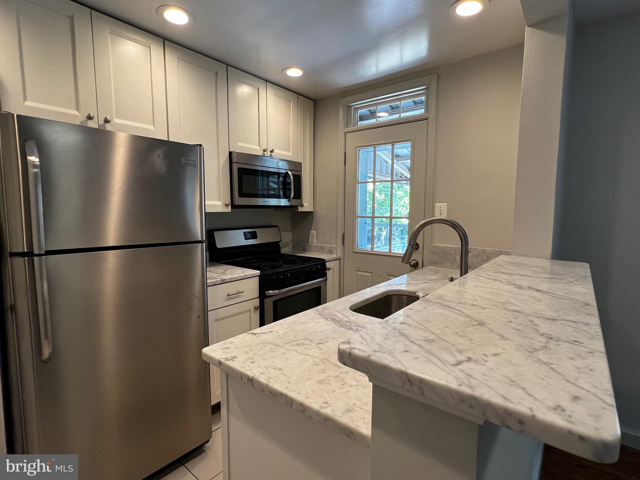 VIRGINIA SQUARE - Residential Lease