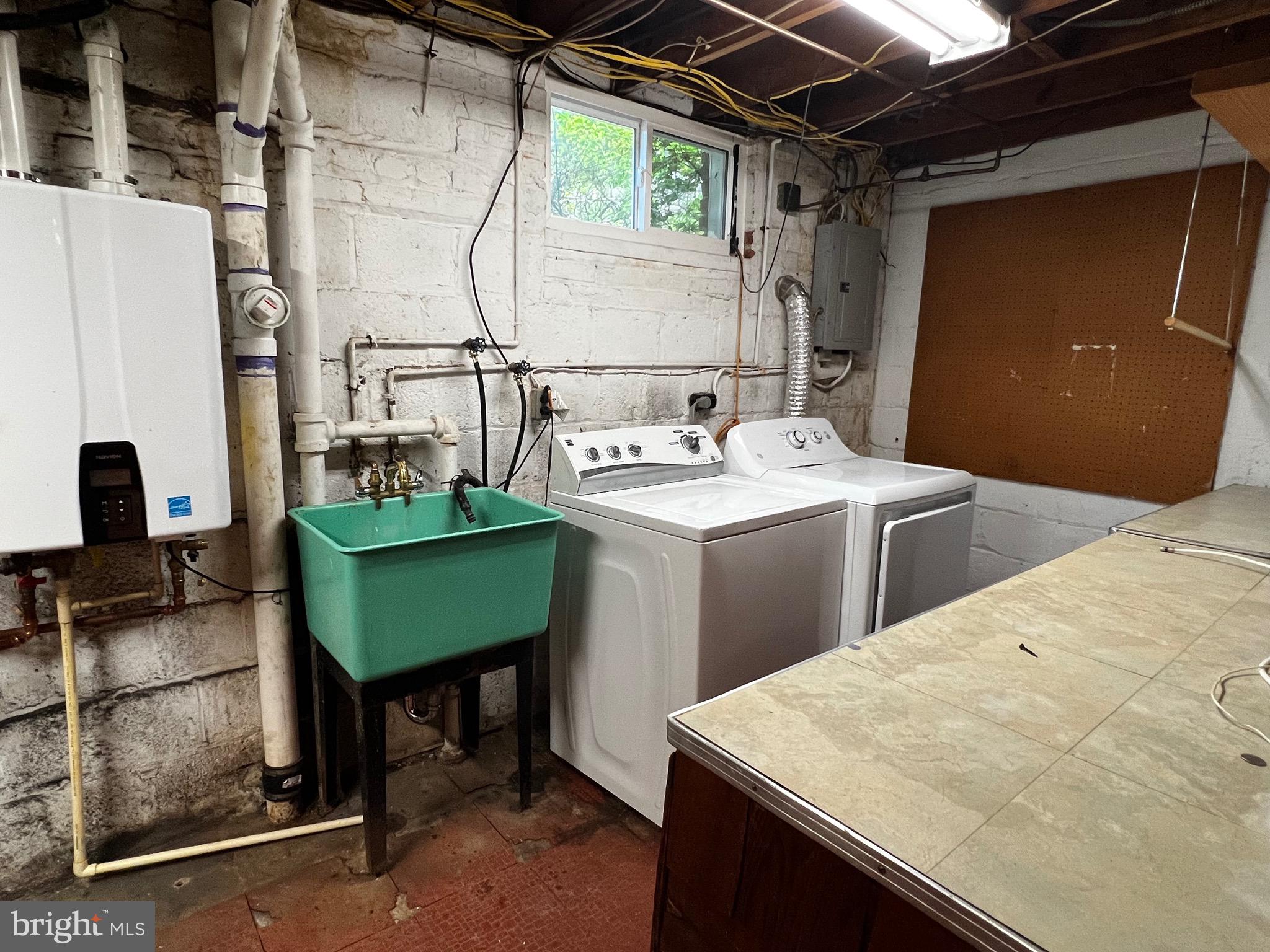 VIRGINIA SQUARE - Residential Lease