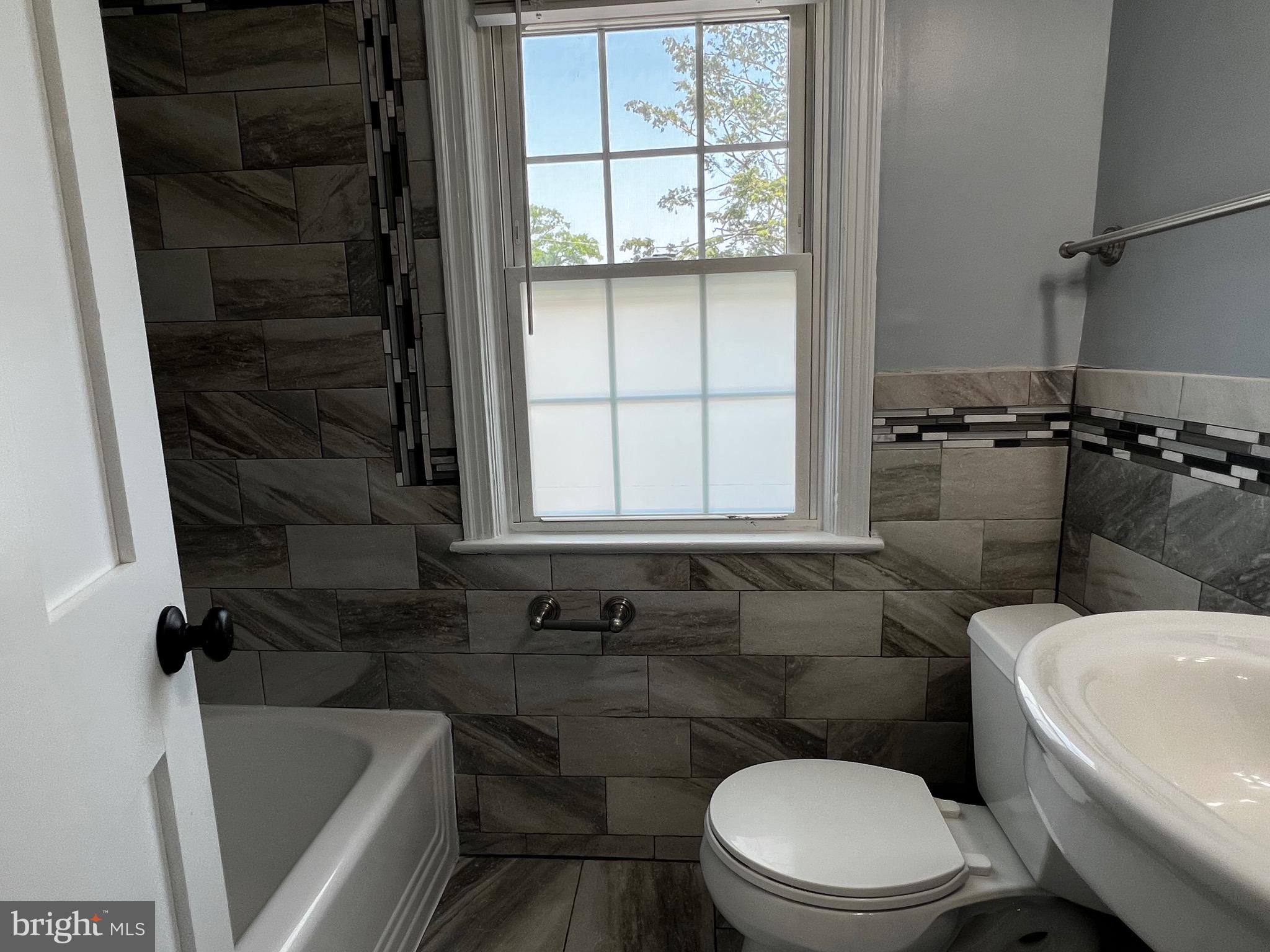 VIRGINIA SQUARE - Residential Lease