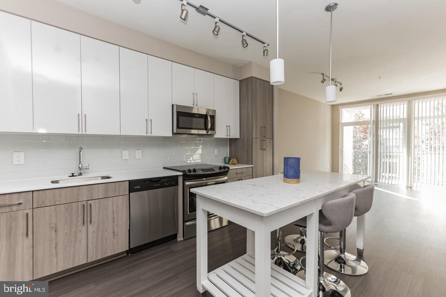 145 RIVERHAVEN DRIVE 454