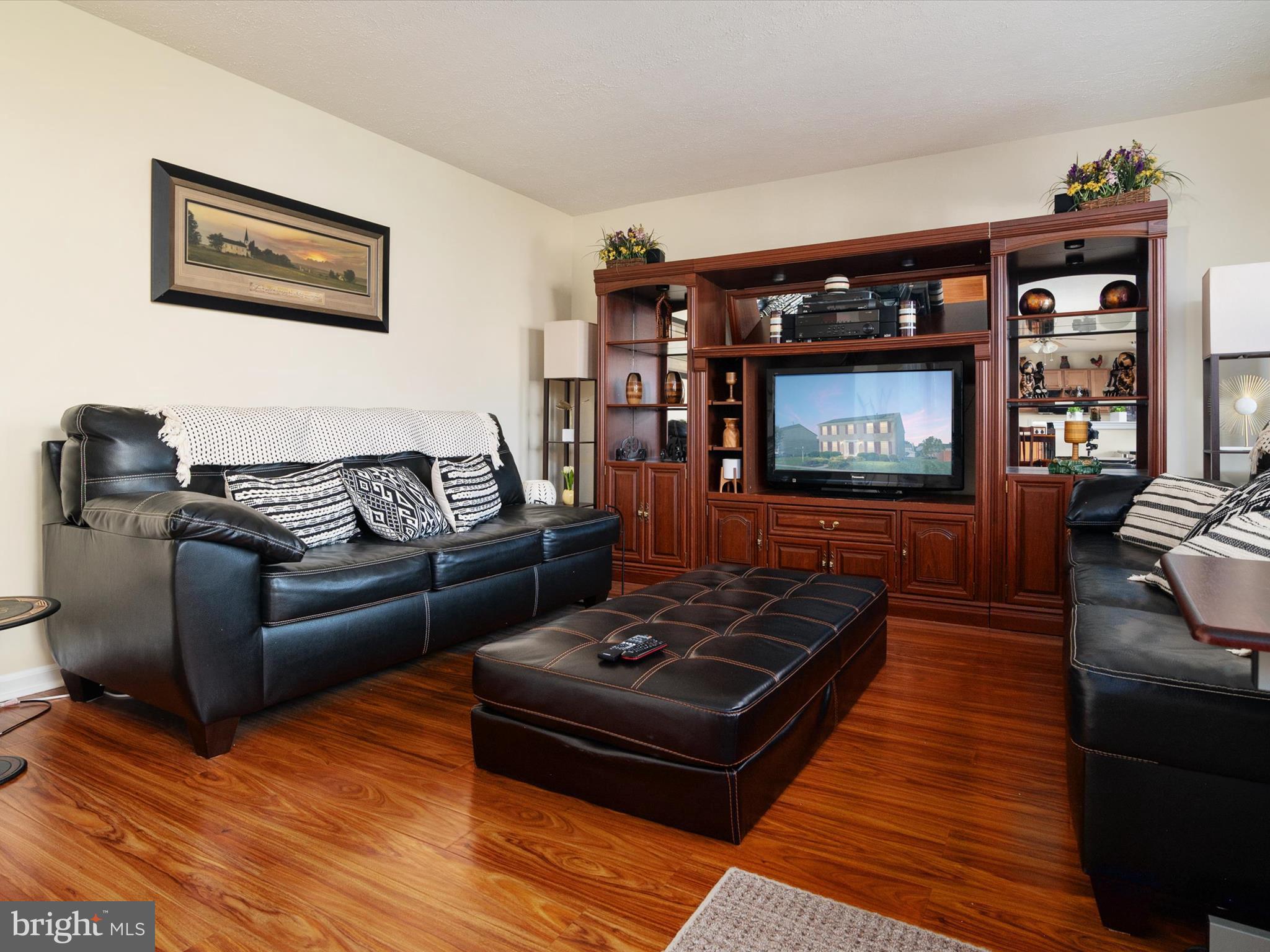 THE COURTS OF MALLORY - Residential