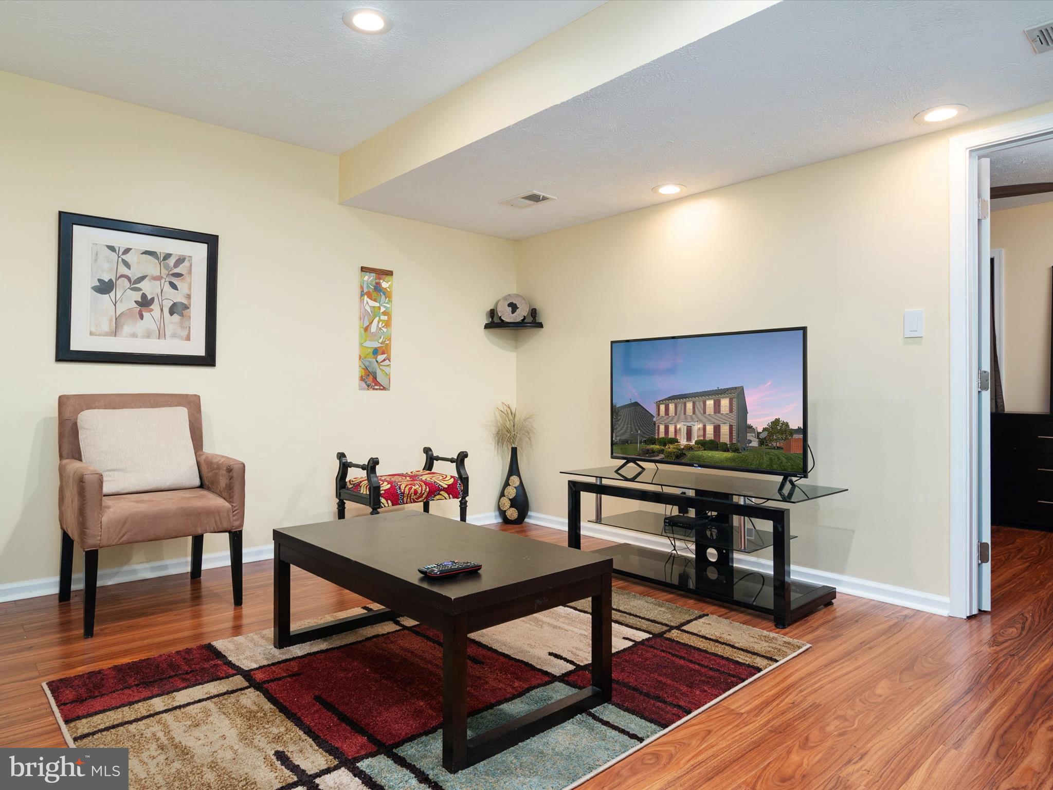 THE COURTS OF MALLORY - Residential