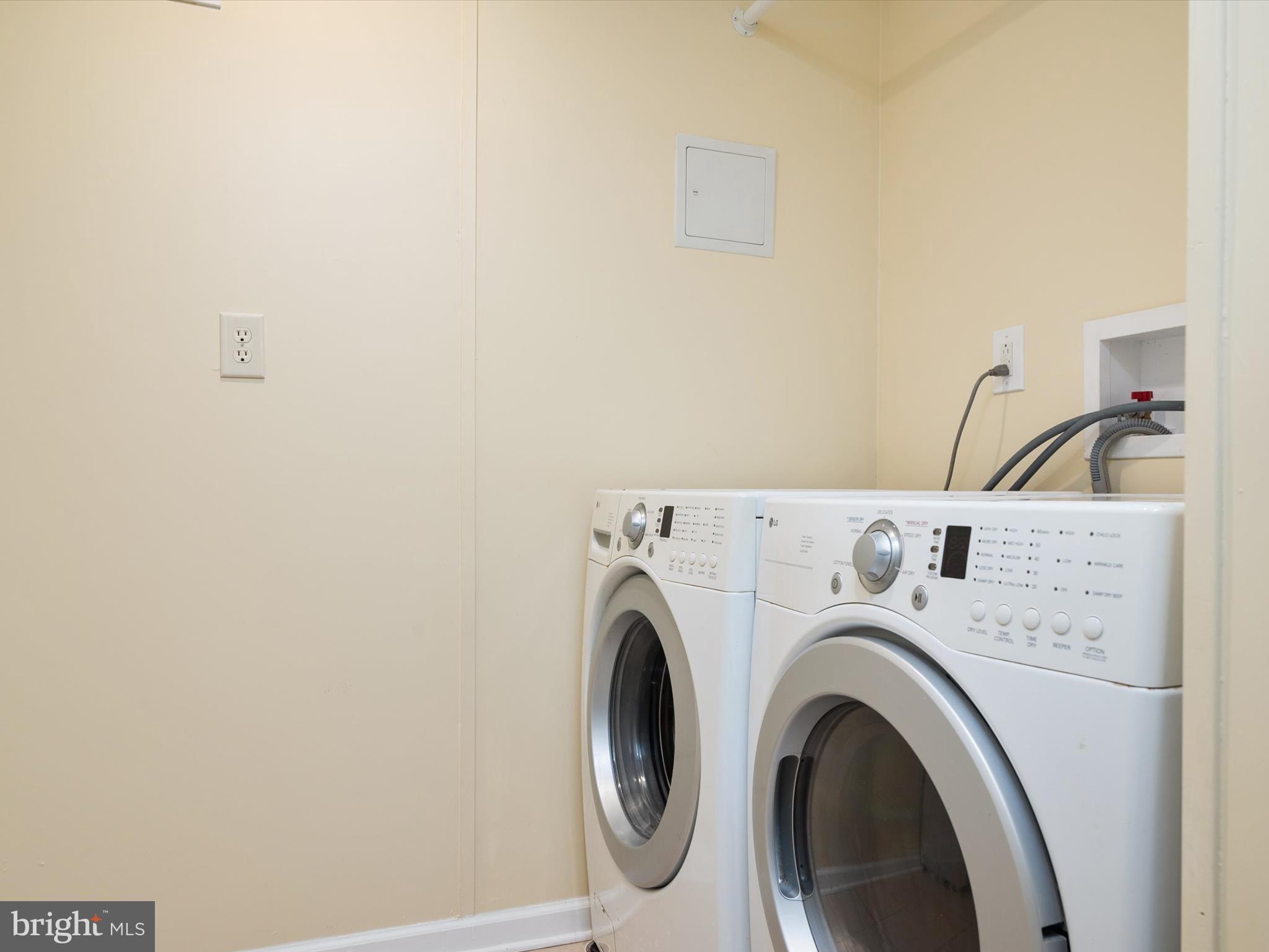 THE COURTS OF MALLORY - Residential