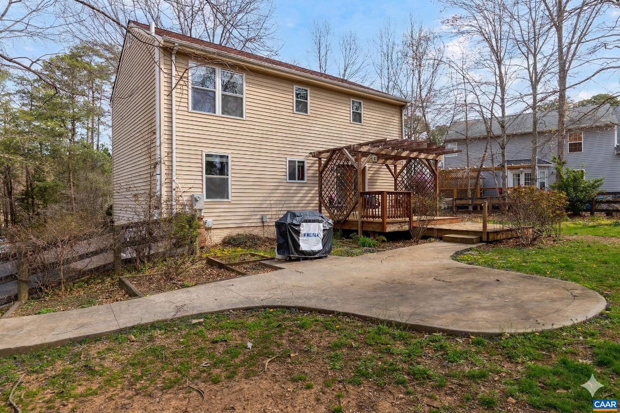 LAKE MONTICELLO - Residential