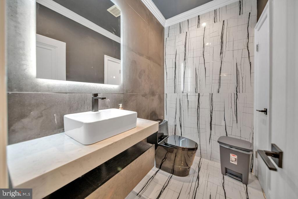 BRADLEY HILLS - Residential Lease