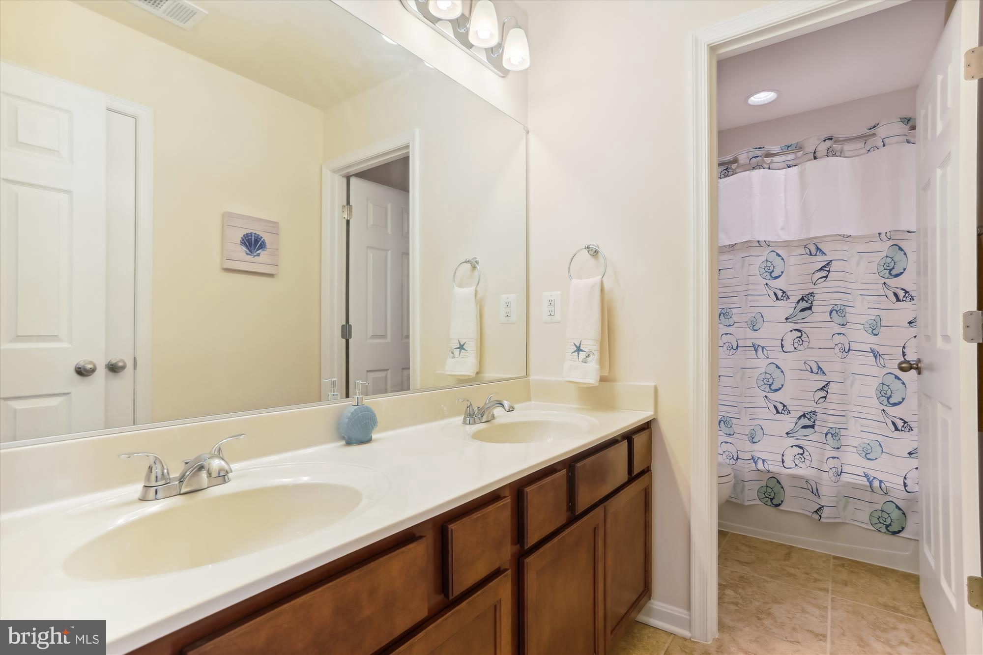 BISHOPS MEADOW - Residential