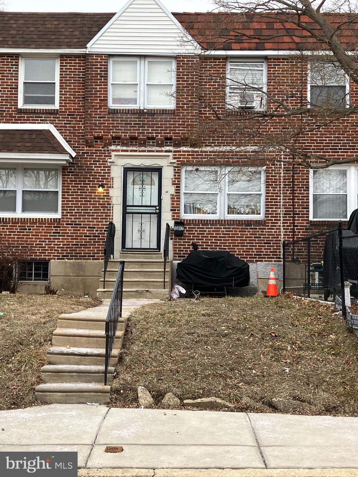 Perfect home for a first time home buyer. This 3 bedroom 1 bath home located in the desirable West Oak Lane section of Philadelphia is in good condition. Long driveway in the rear of the home along with a one car garage for convenient off street parking. Needs some TLC and painting throughout.
Being sold strictly "As Is".