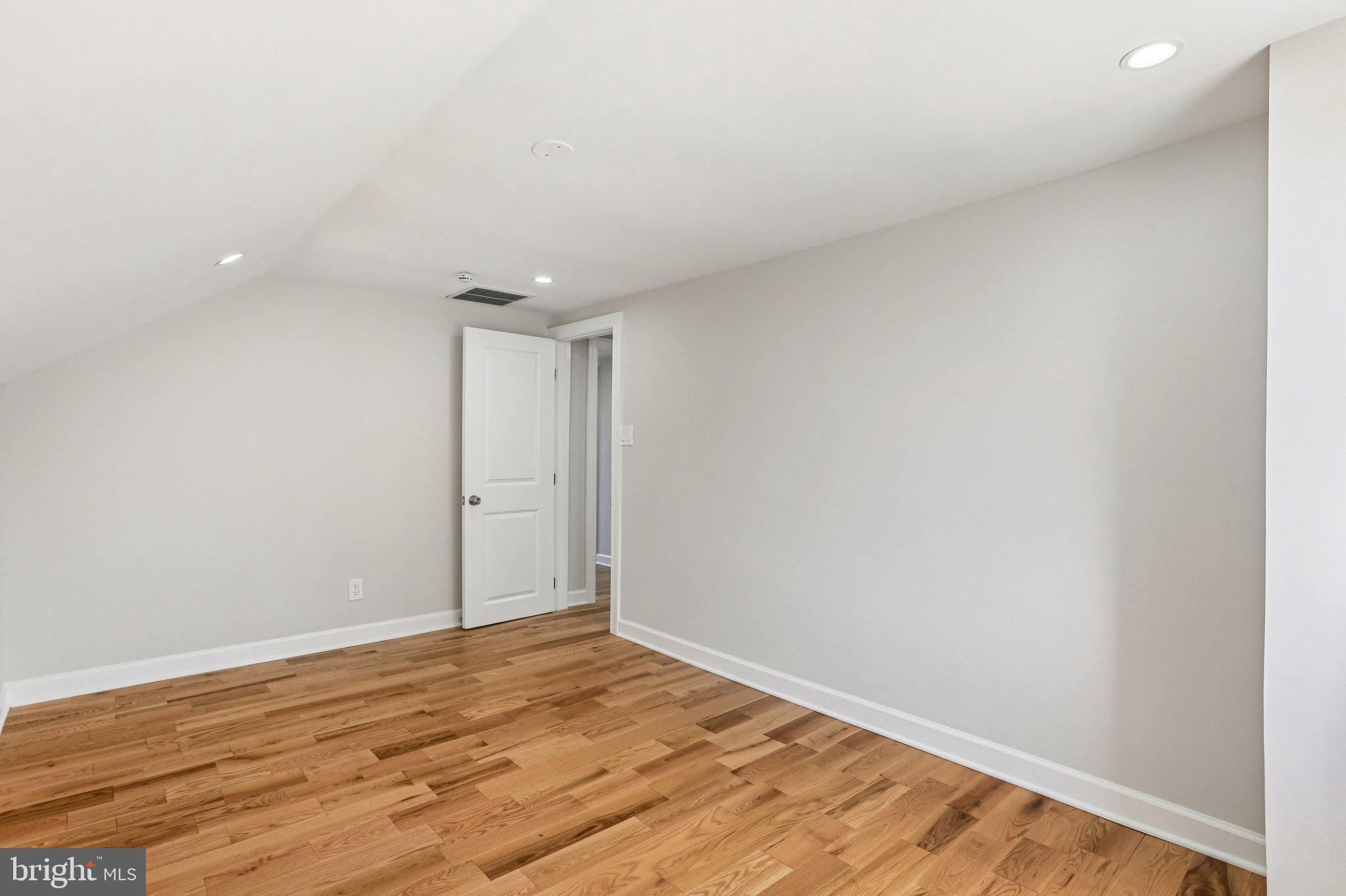 CHELSEA KNOLLS - Residential