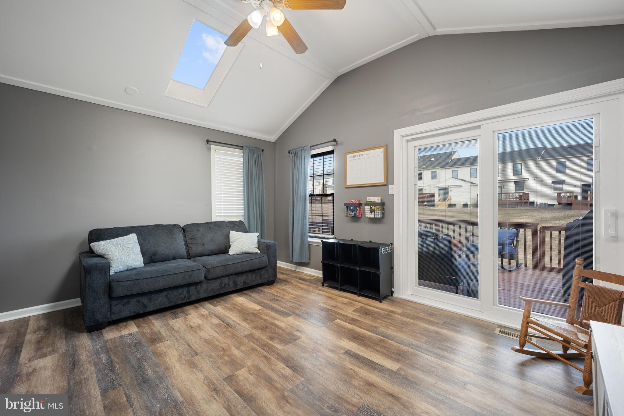 CAMBRIDGE SQ - Residential