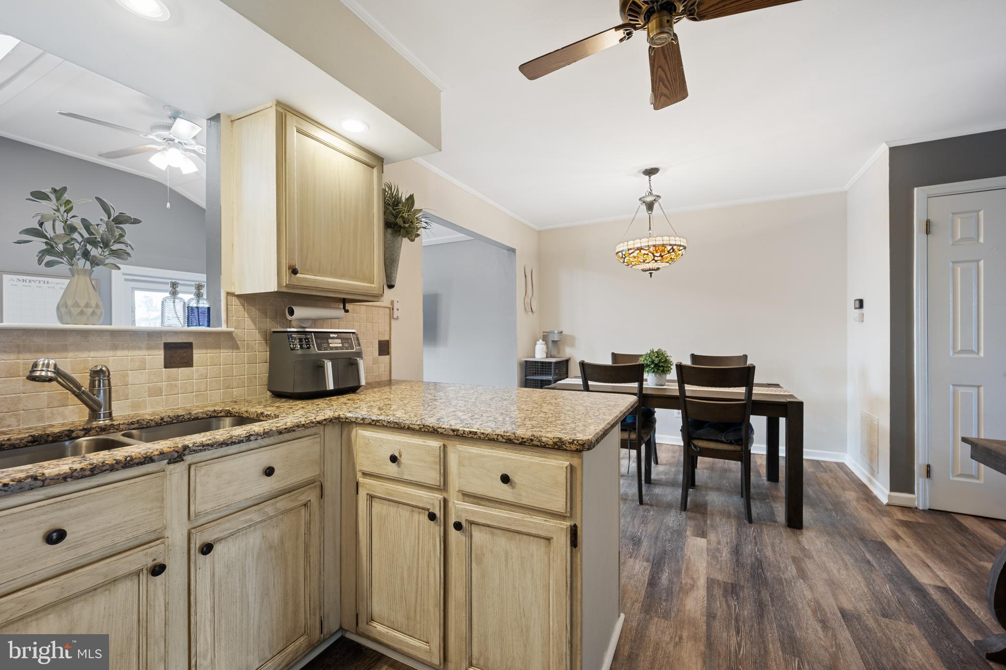 CAMBRIDGE SQ - Residential