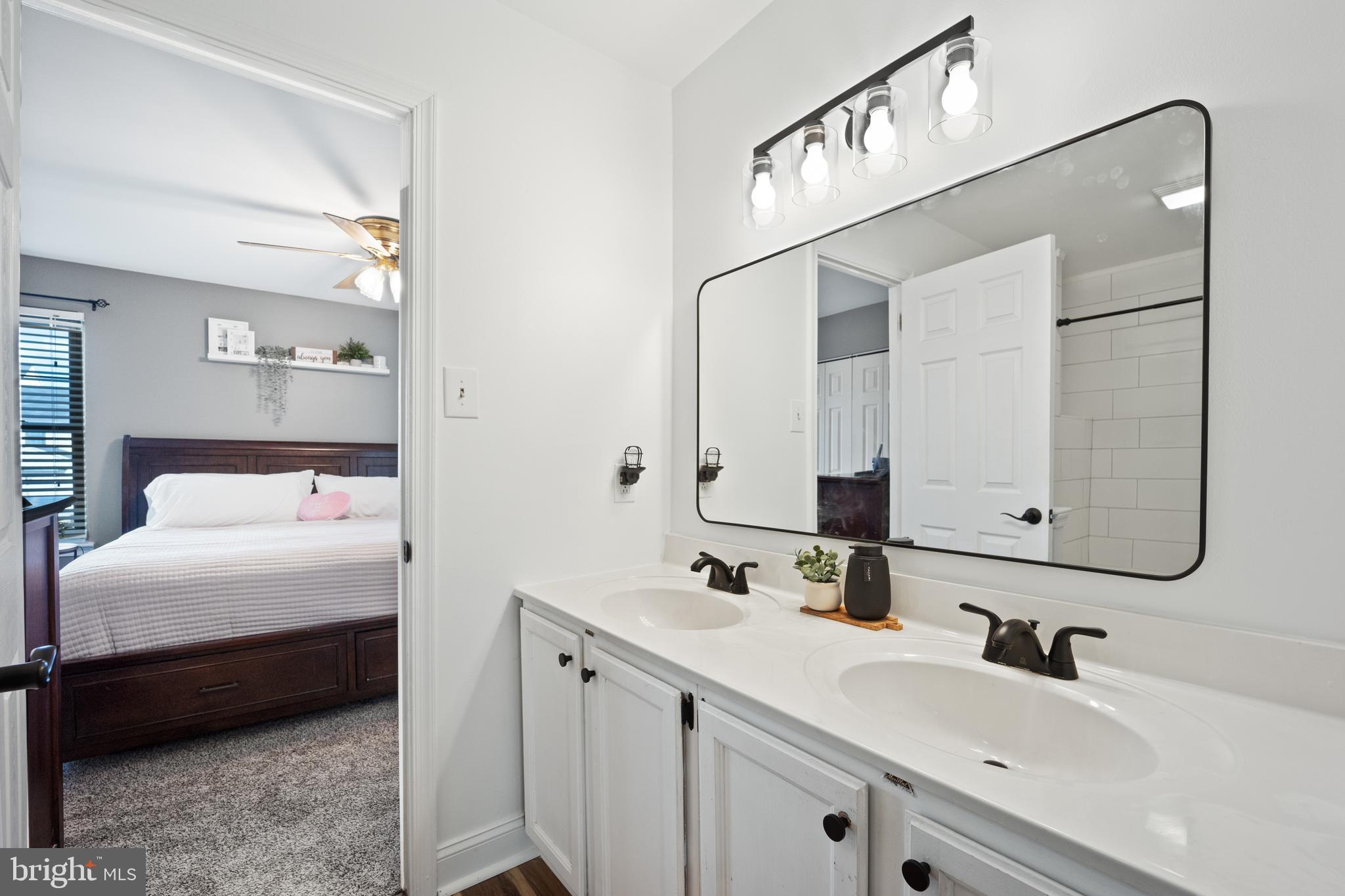 CAMBRIDGE SQ - Residential