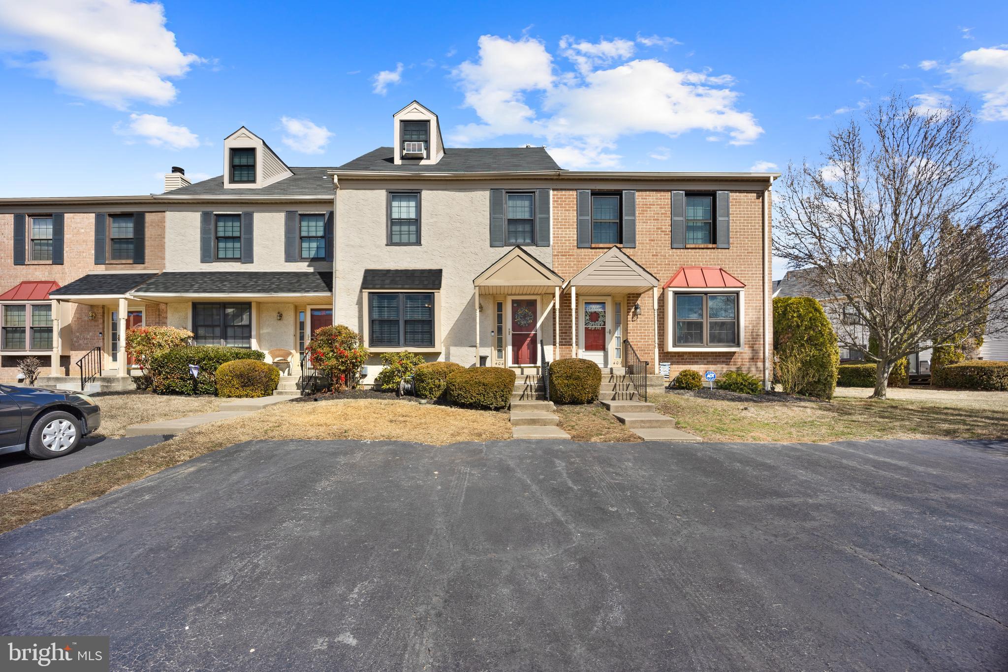 CAMBRIDGE SQ - Residential