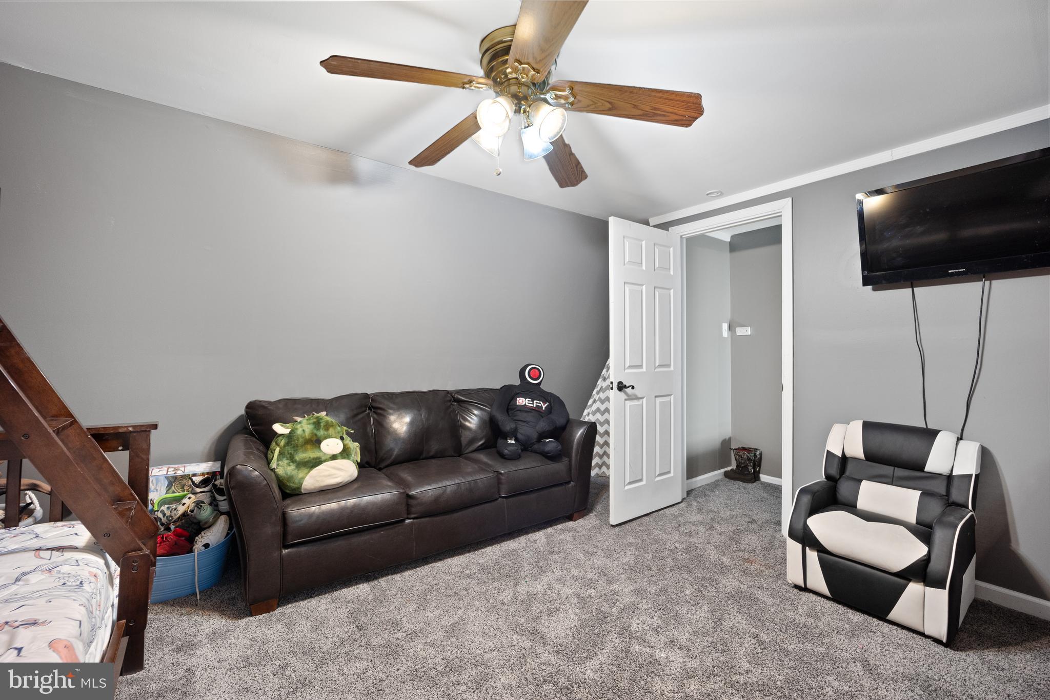 CAMBRIDGE SQ - Residential