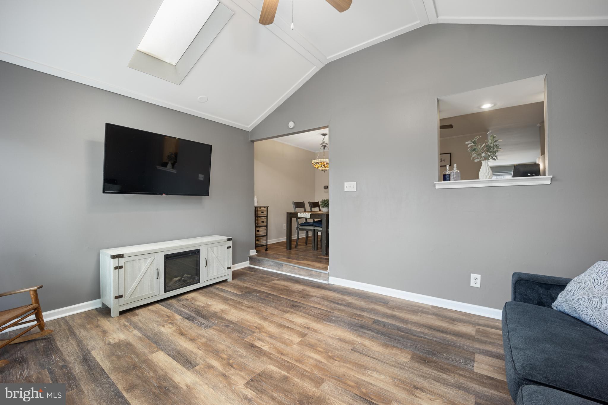 CAMBRIDGE SQ - Residential