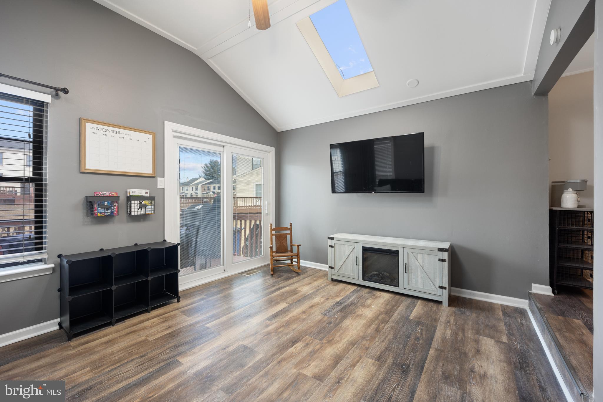 CAMBRIDGE SQ - Residential