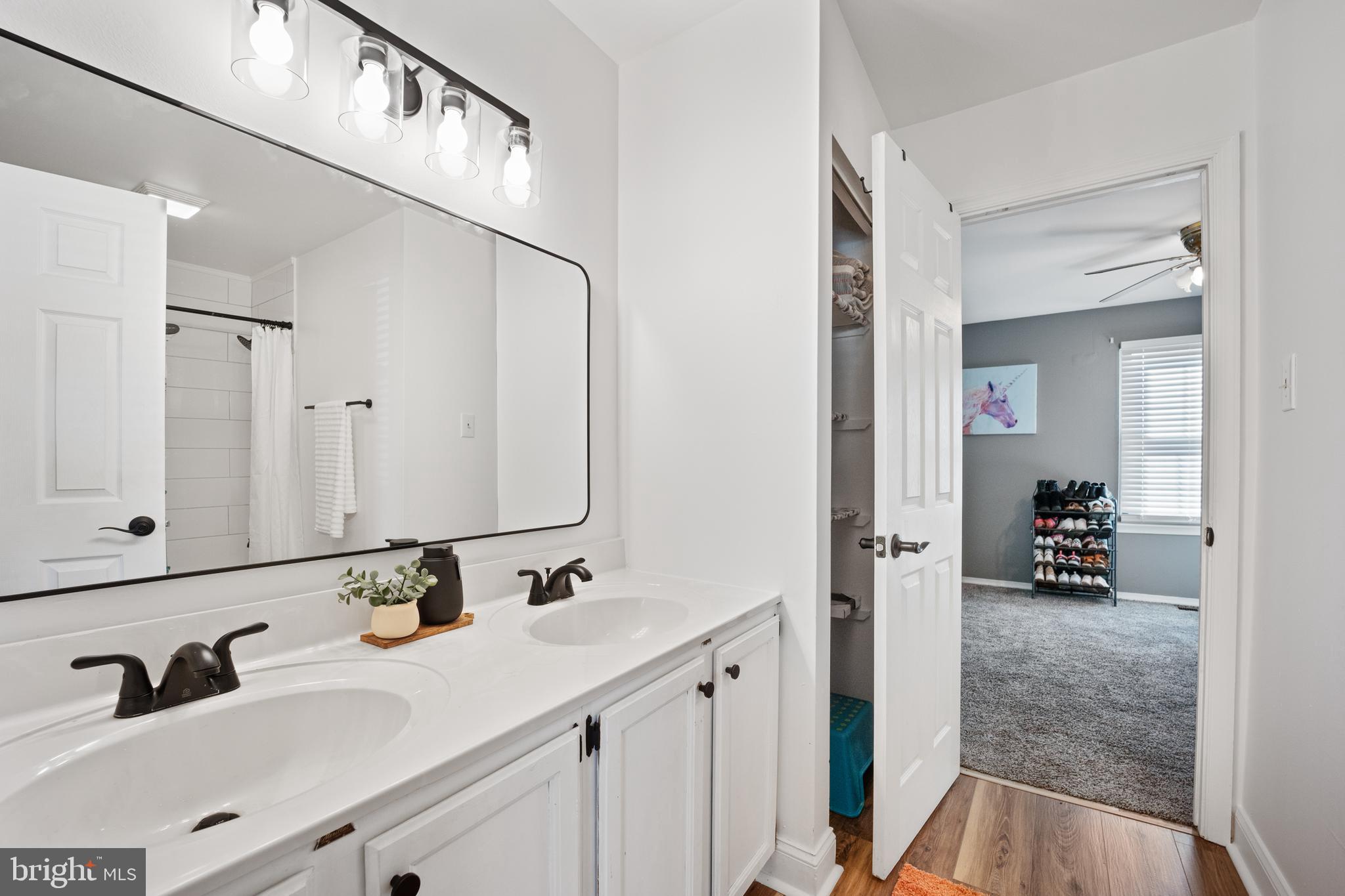 CAMBRIDGE SQ - Residential