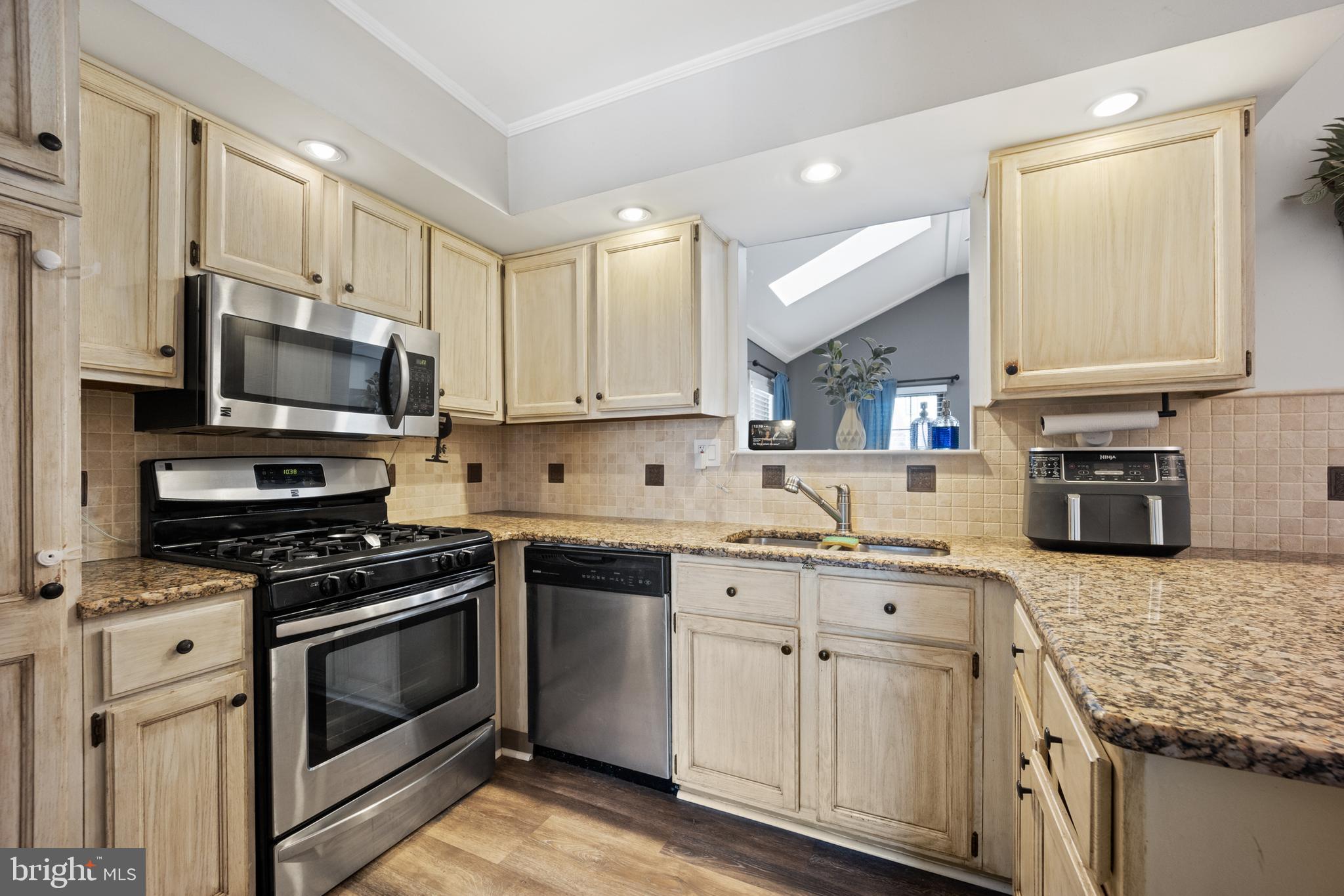 CAMBRIDGE SQ - Residential