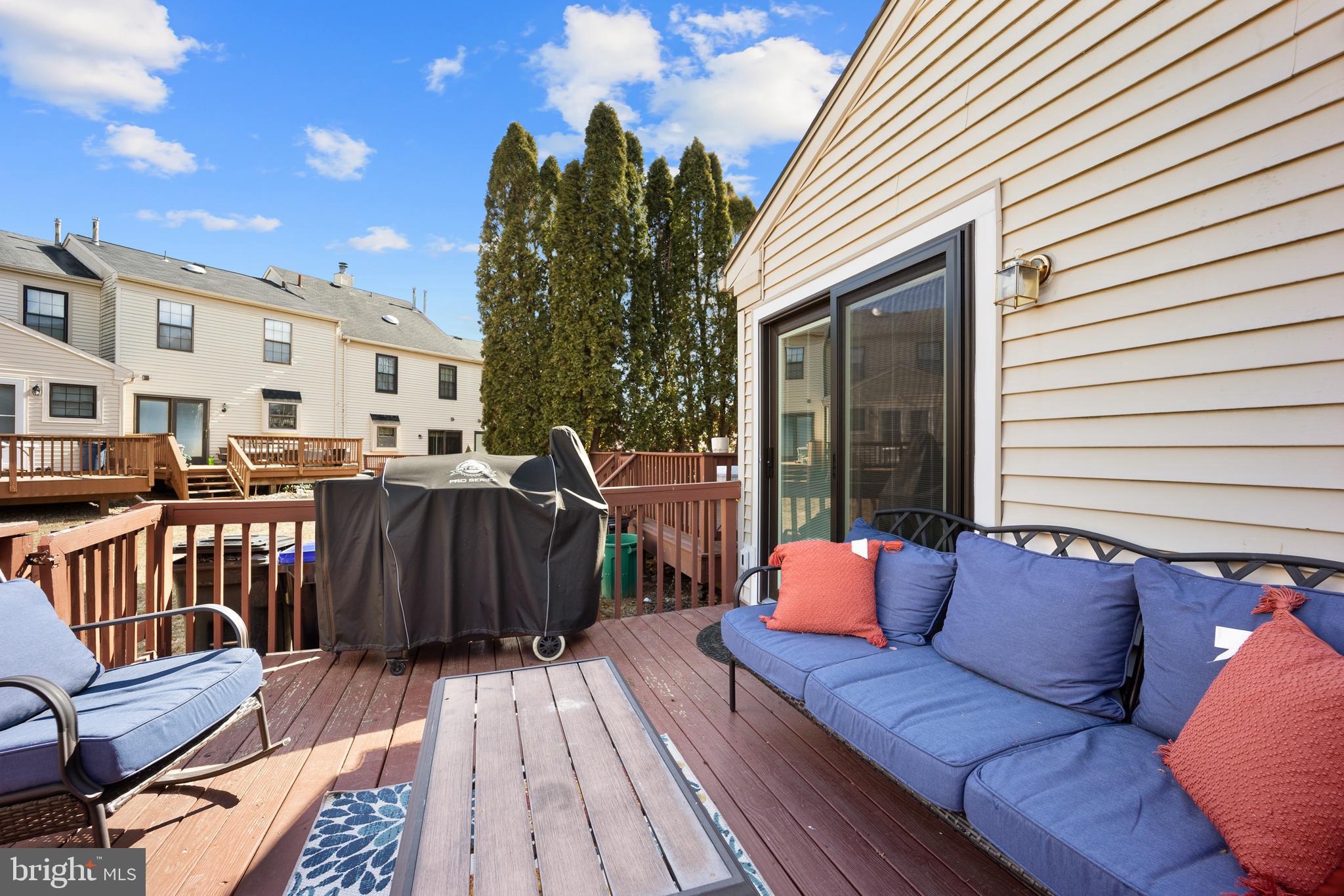 CAMBRIDGE SQ - Residential