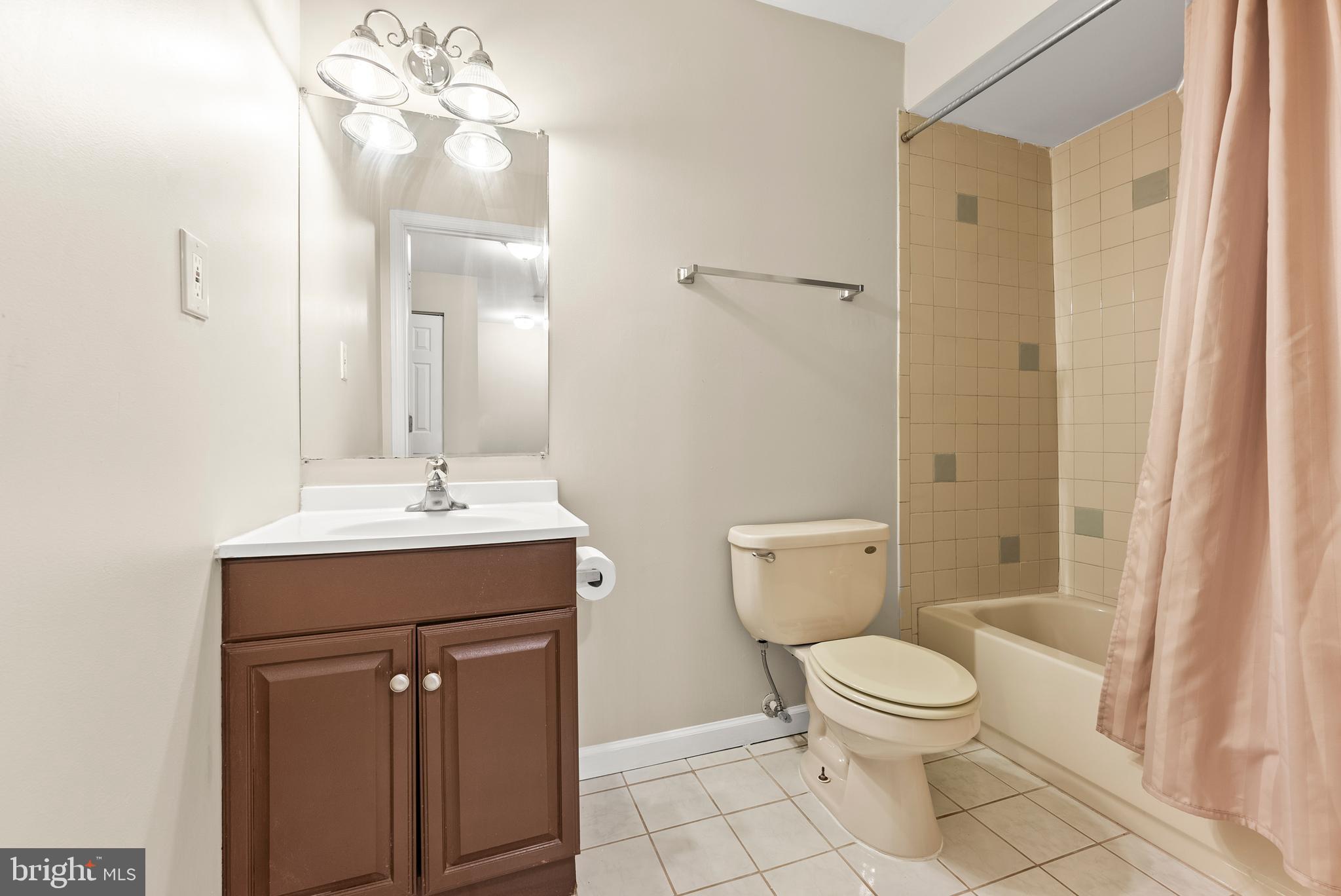 CARRIAGE PINES/LAKE VILL - Residential