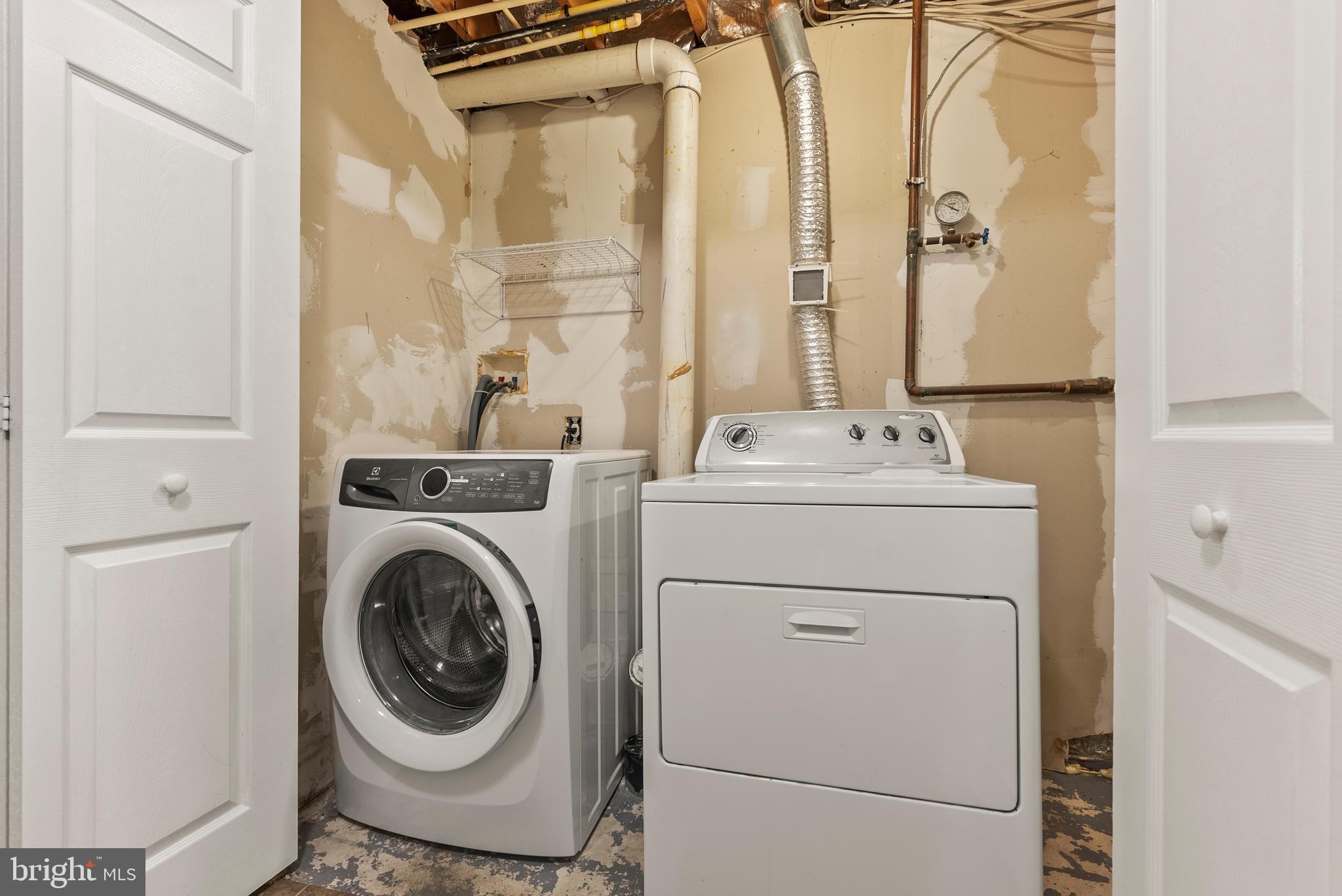 CARRIAGE PINES/LAKE VILL - Residential